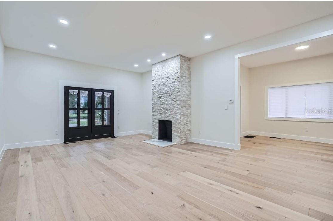 734 S MILLS AVE — photo 5