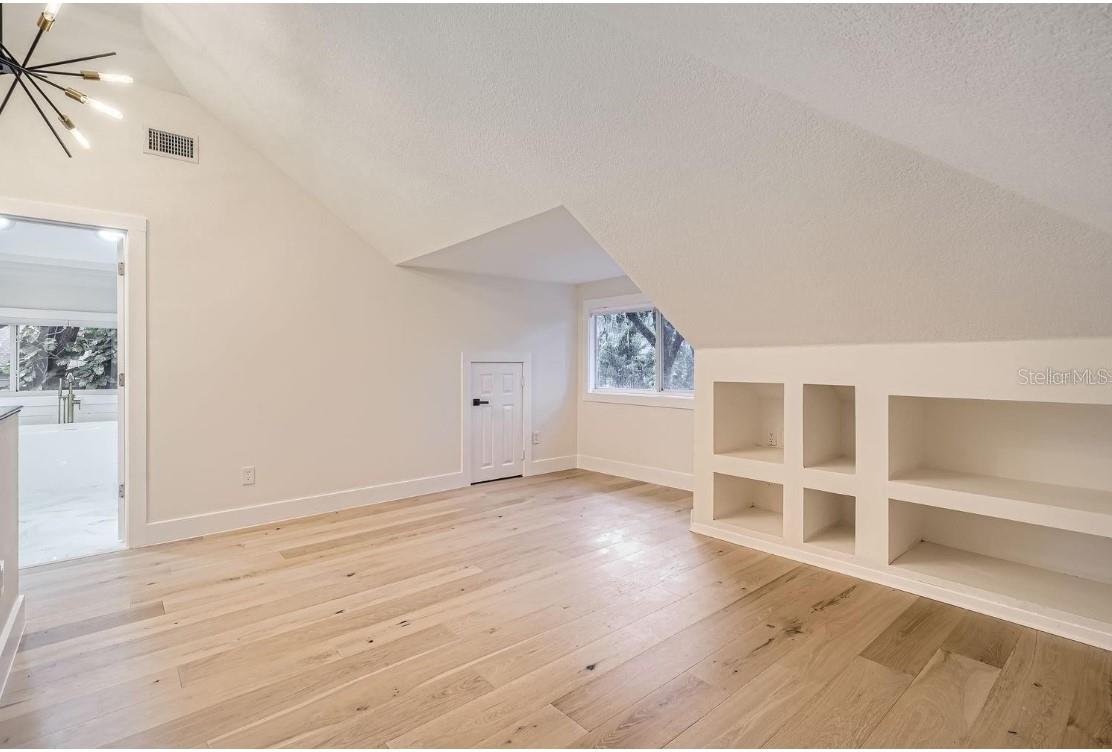 734 S MILLS AVE — photo 10