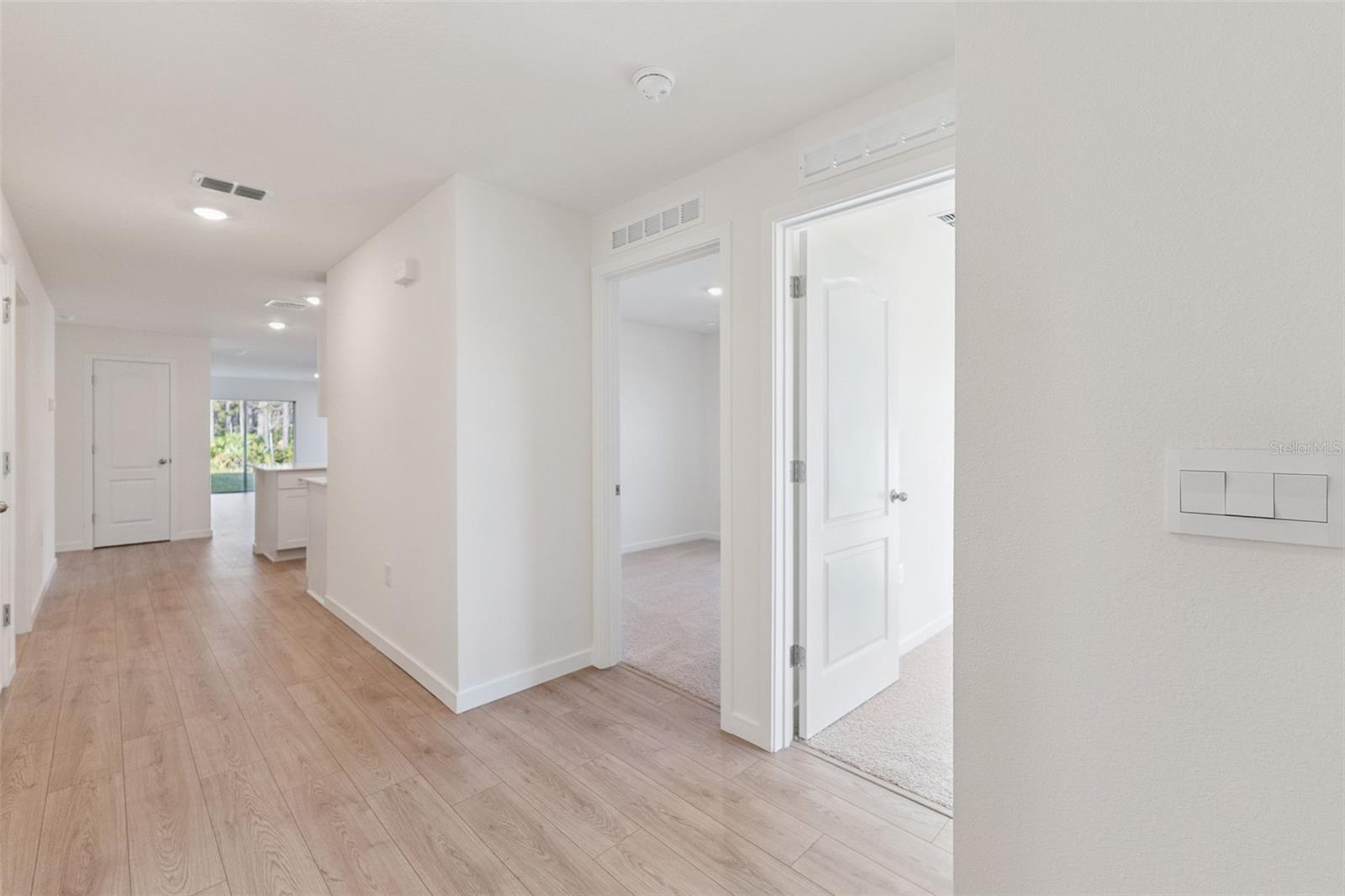 145 HEIRLOOM DR — photo 2