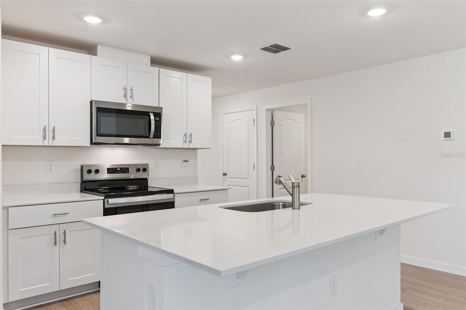 145 HEIRLOOM DR — photo 11