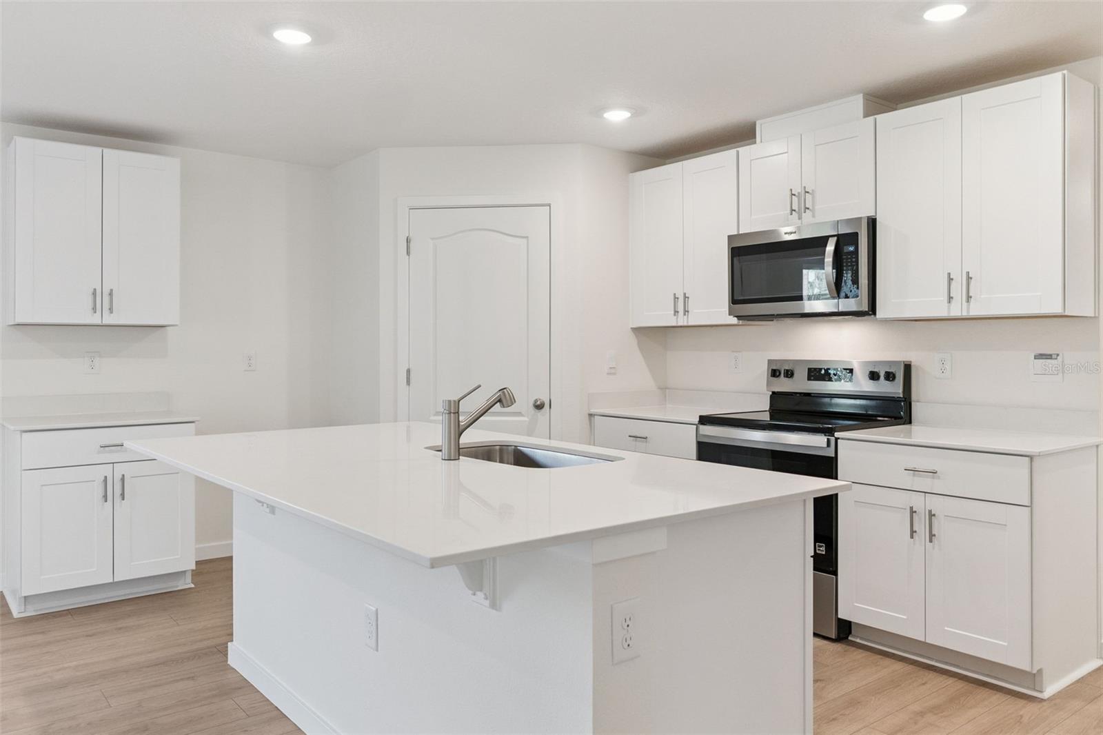 145 HEIRLOOM DR — photo 12