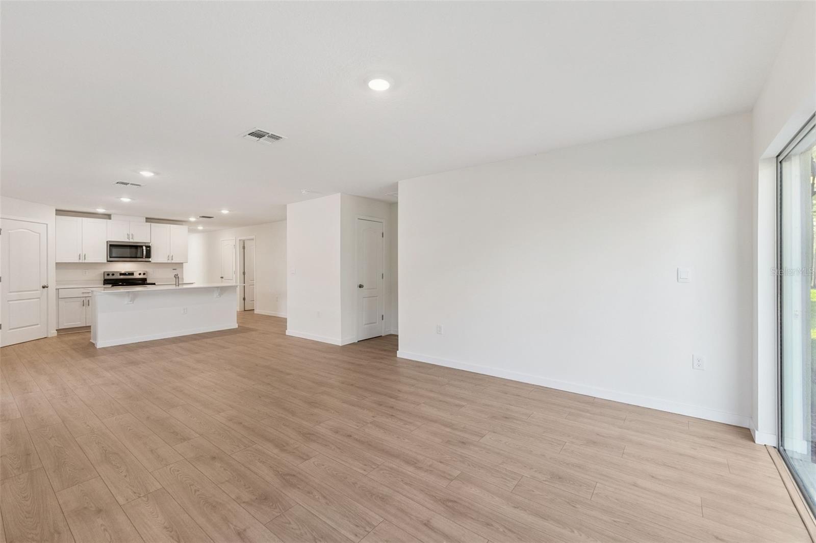 145 HEIRLOOM DR — photo 7