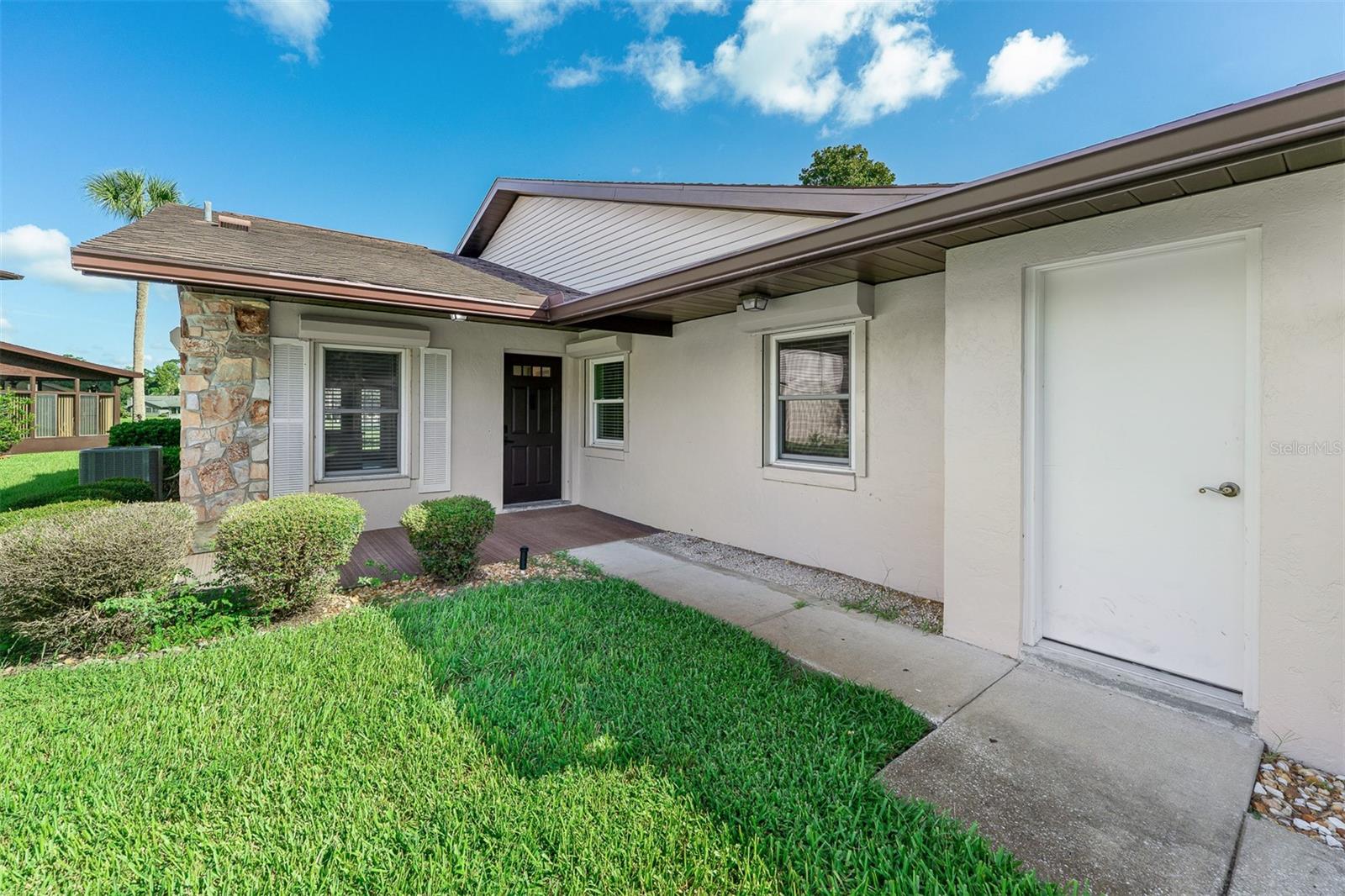 107 DEER LAKE CIR — photo 3