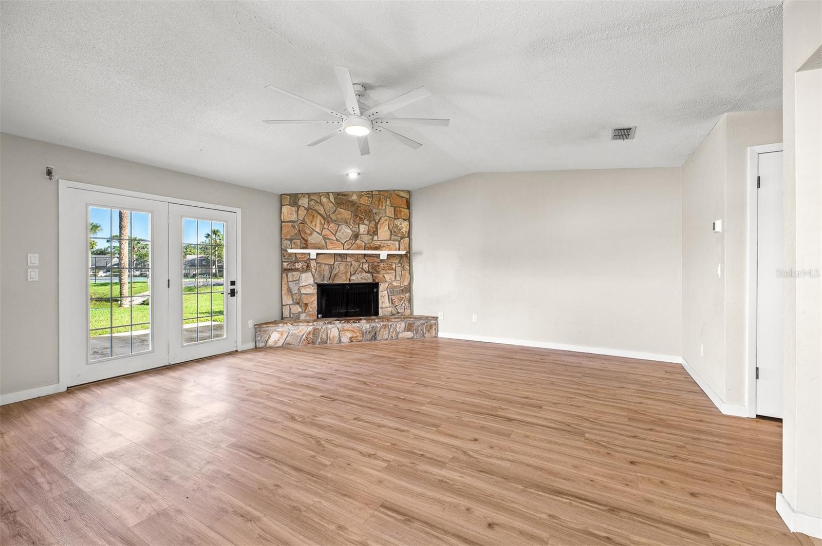 107 DEER LAKE CIR — photo 6