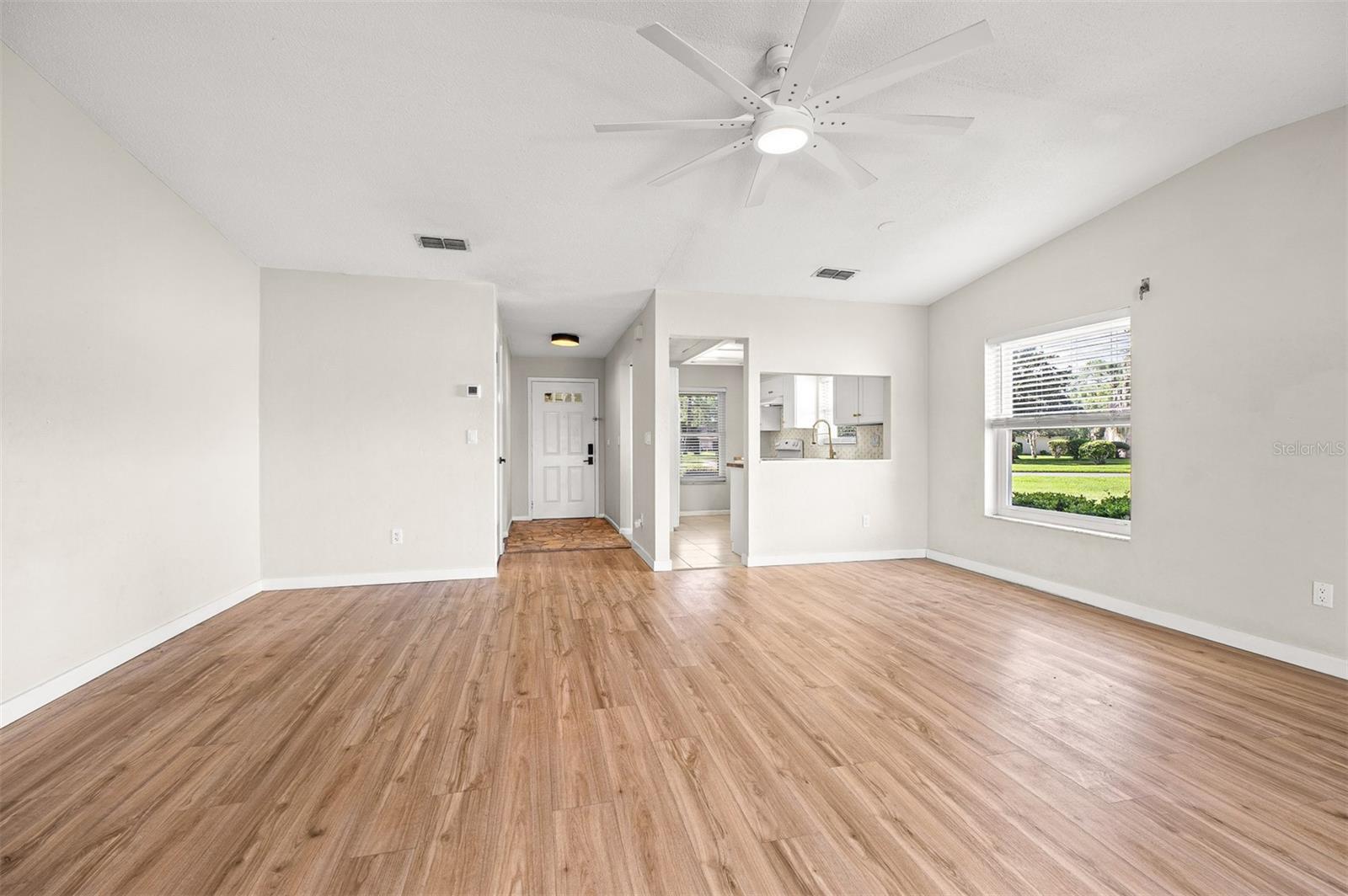 107 DEER LAKE CIR — photo 10