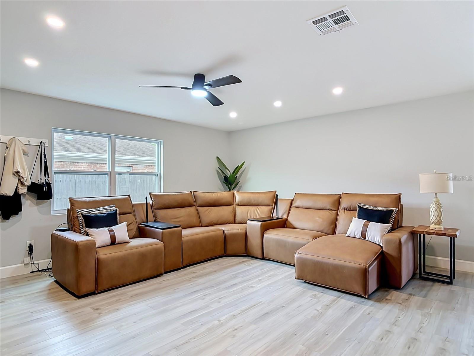 8676 HILLSIDE DR — photo 11