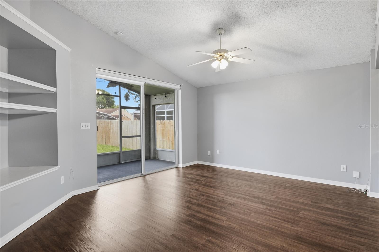 329 BRIGHTVIEW DR — photo 11