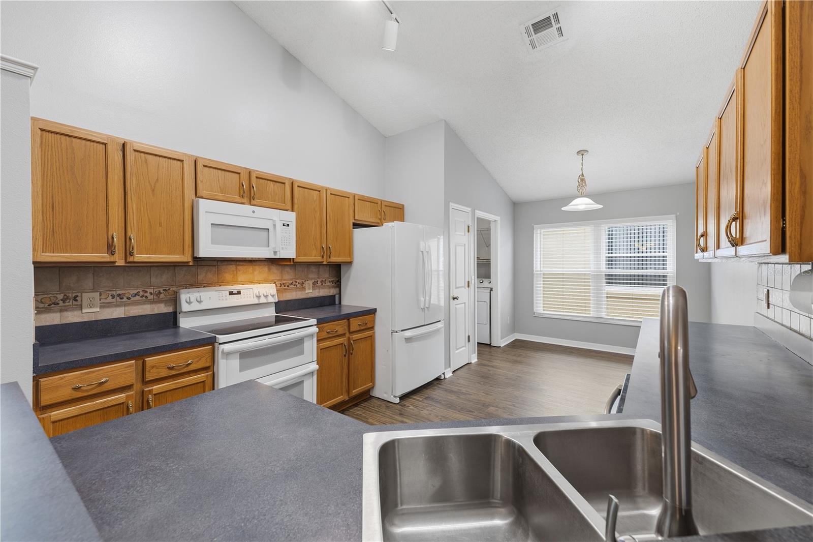 329 BRIGHTVIEW DR — photo 5