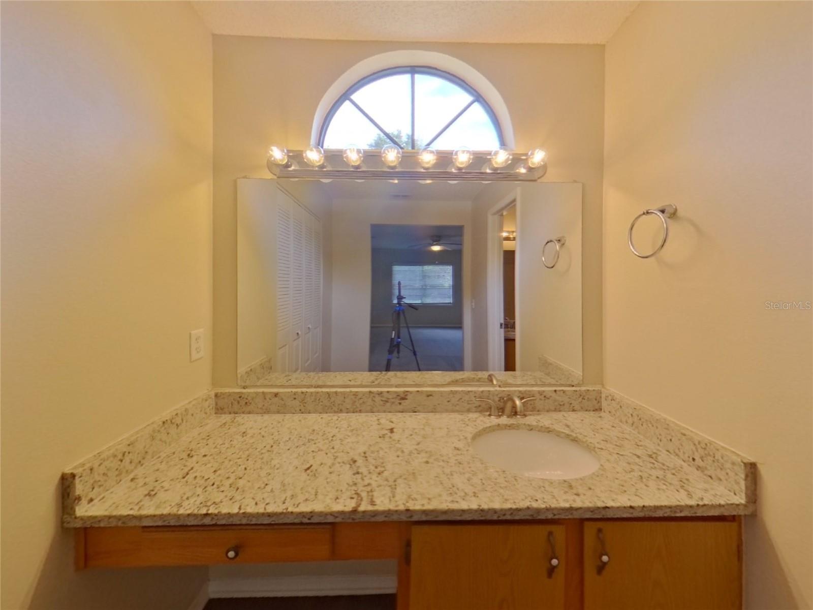 1268 MAXIMILIAN ST — photo 11