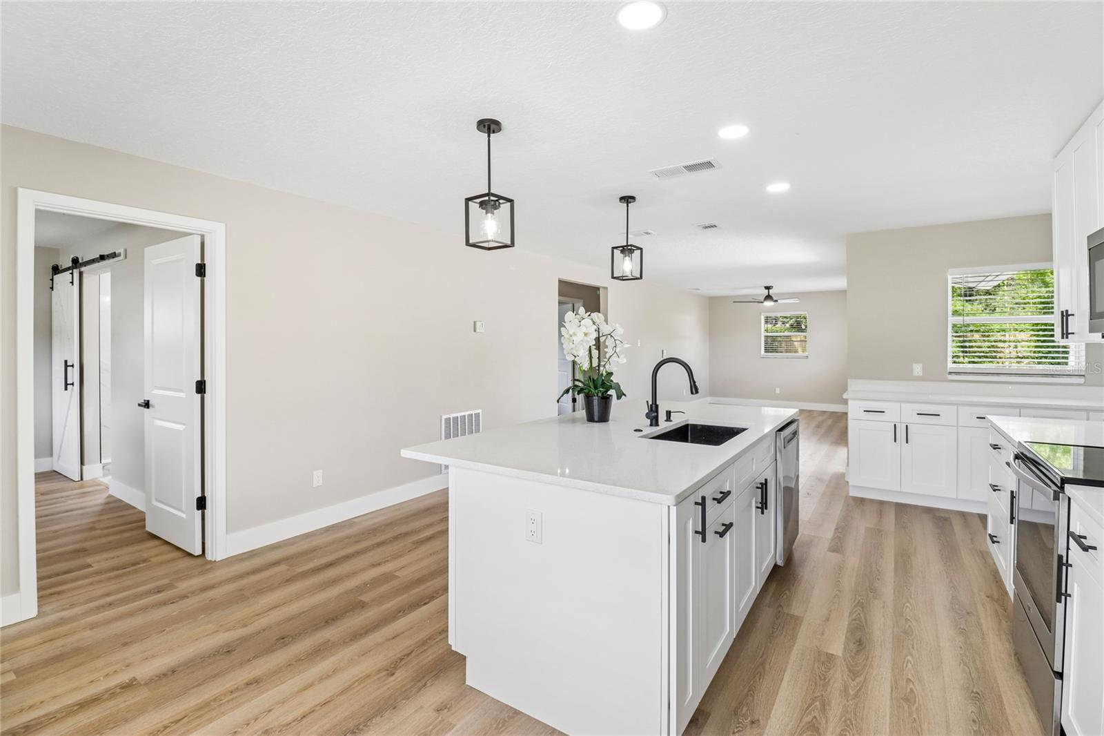 210 MELISSA CT — photo 10