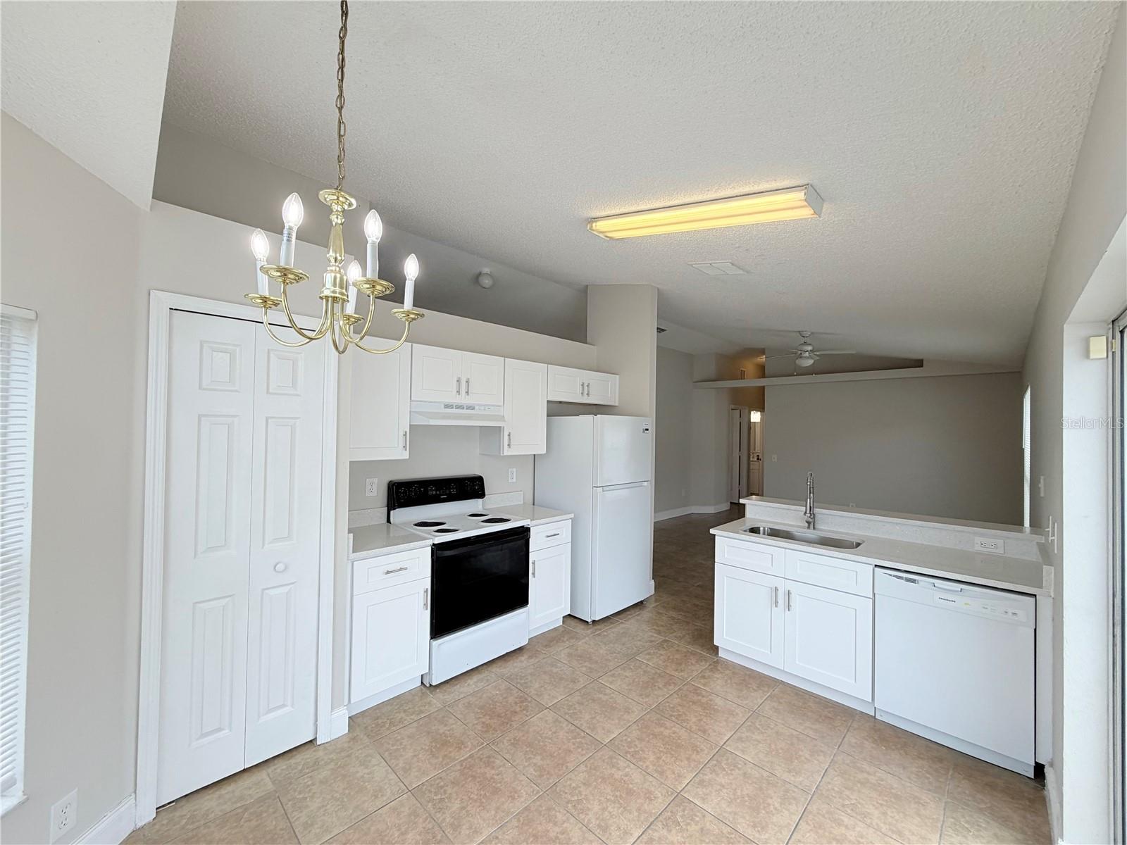 1828 LACY LN — photo 3