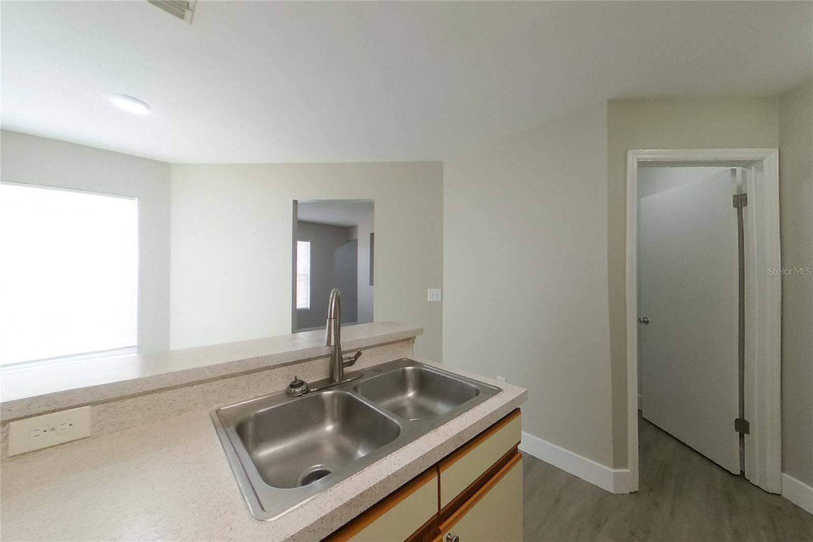 10418 GLASSBOROUGH DR — photo 7
