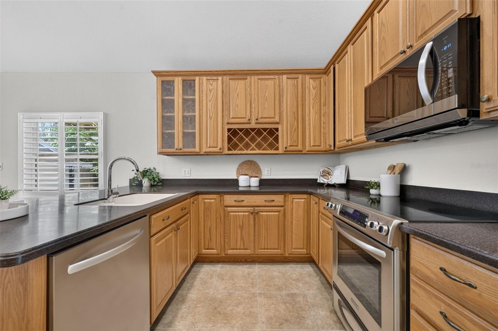 1242 E RIDGEWOOD ST — photo 11