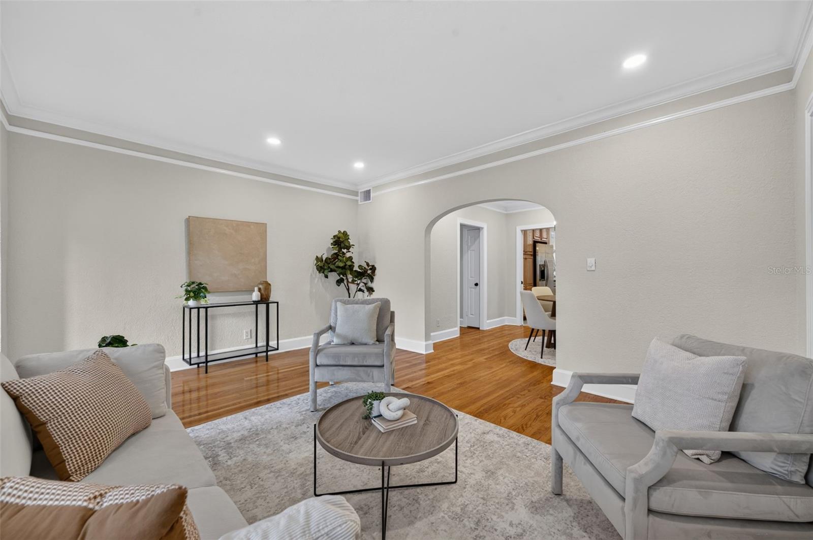 1242 E RIDGEWOOD ST — photo 3