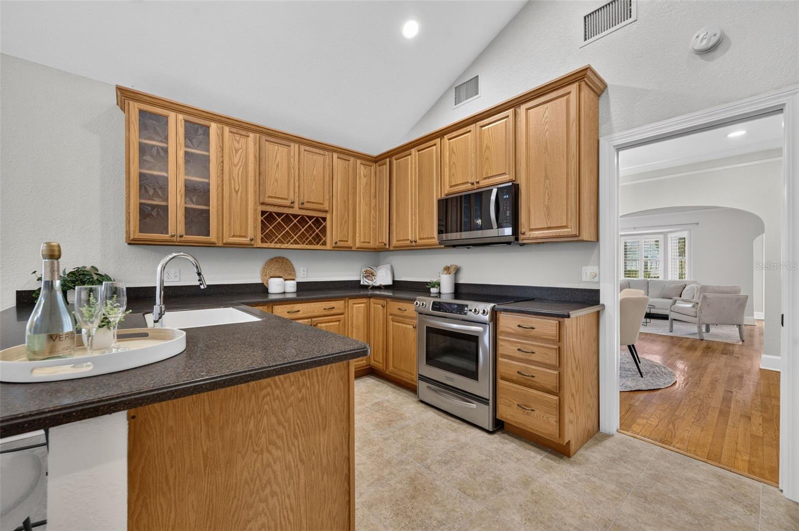 1242 E RIDGEWOOD ST — photo 9