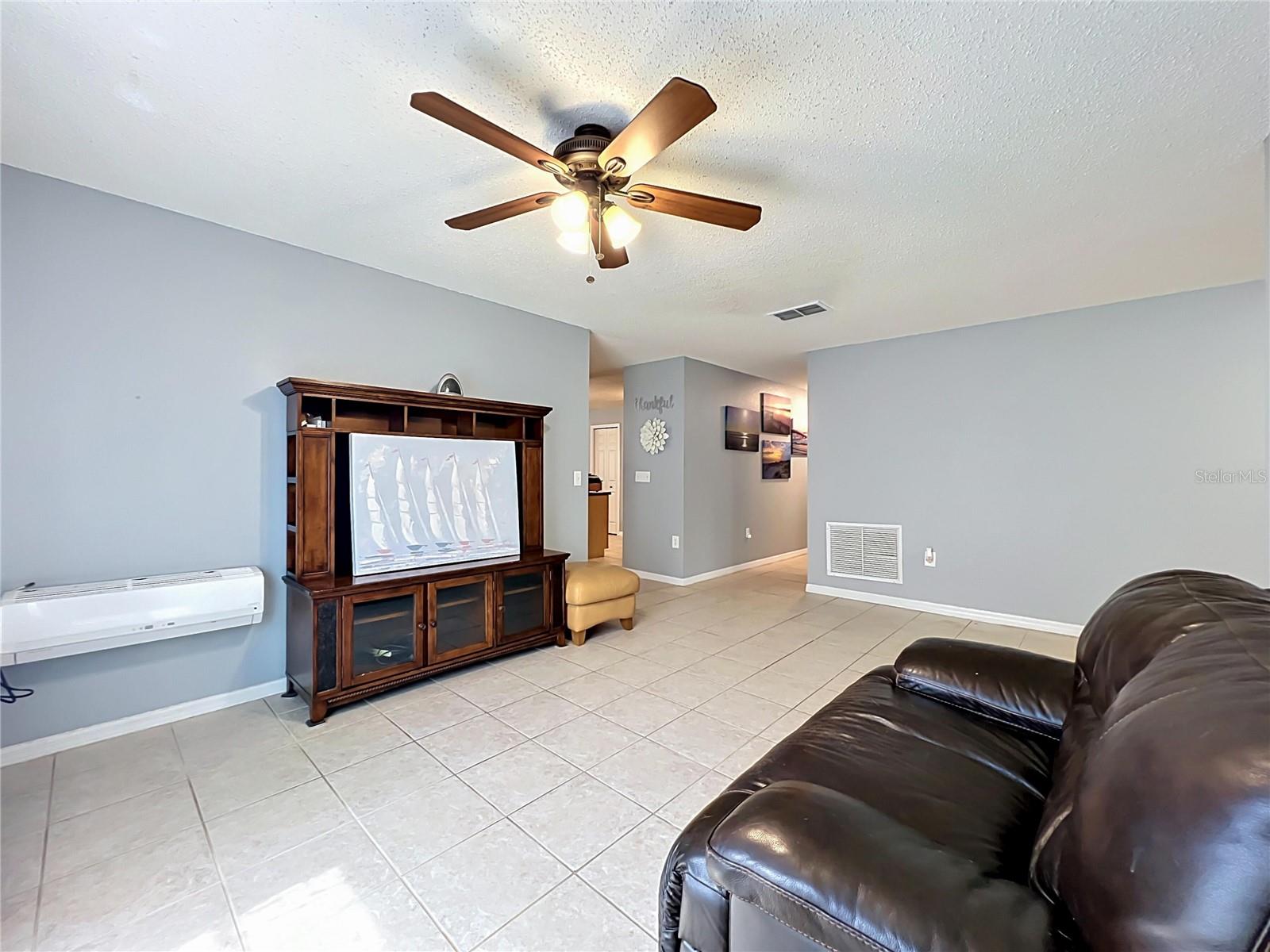 8307 LAINIE LN — photo 4