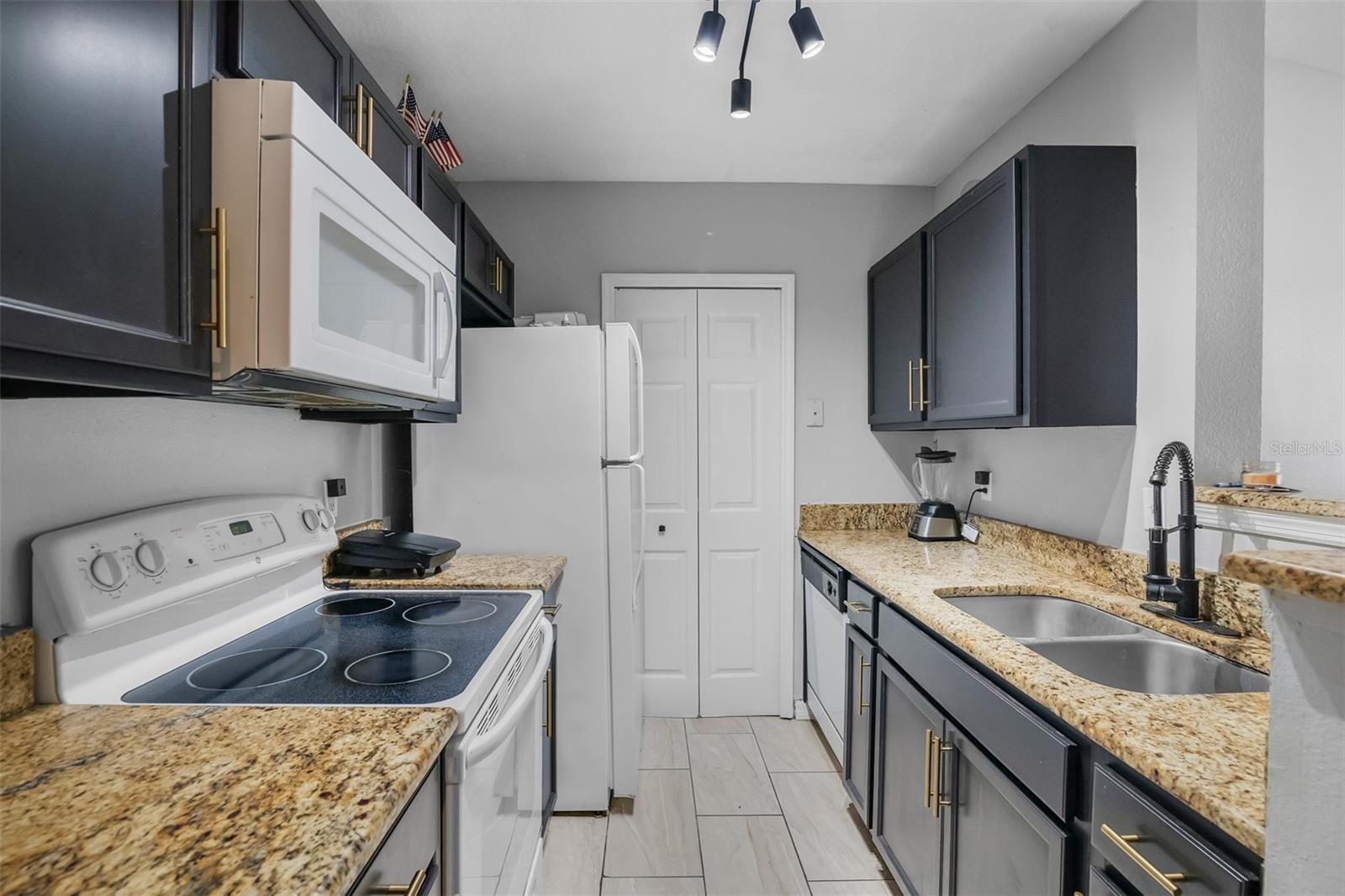 4360 S KIRKMAN RD #408 — photo 9