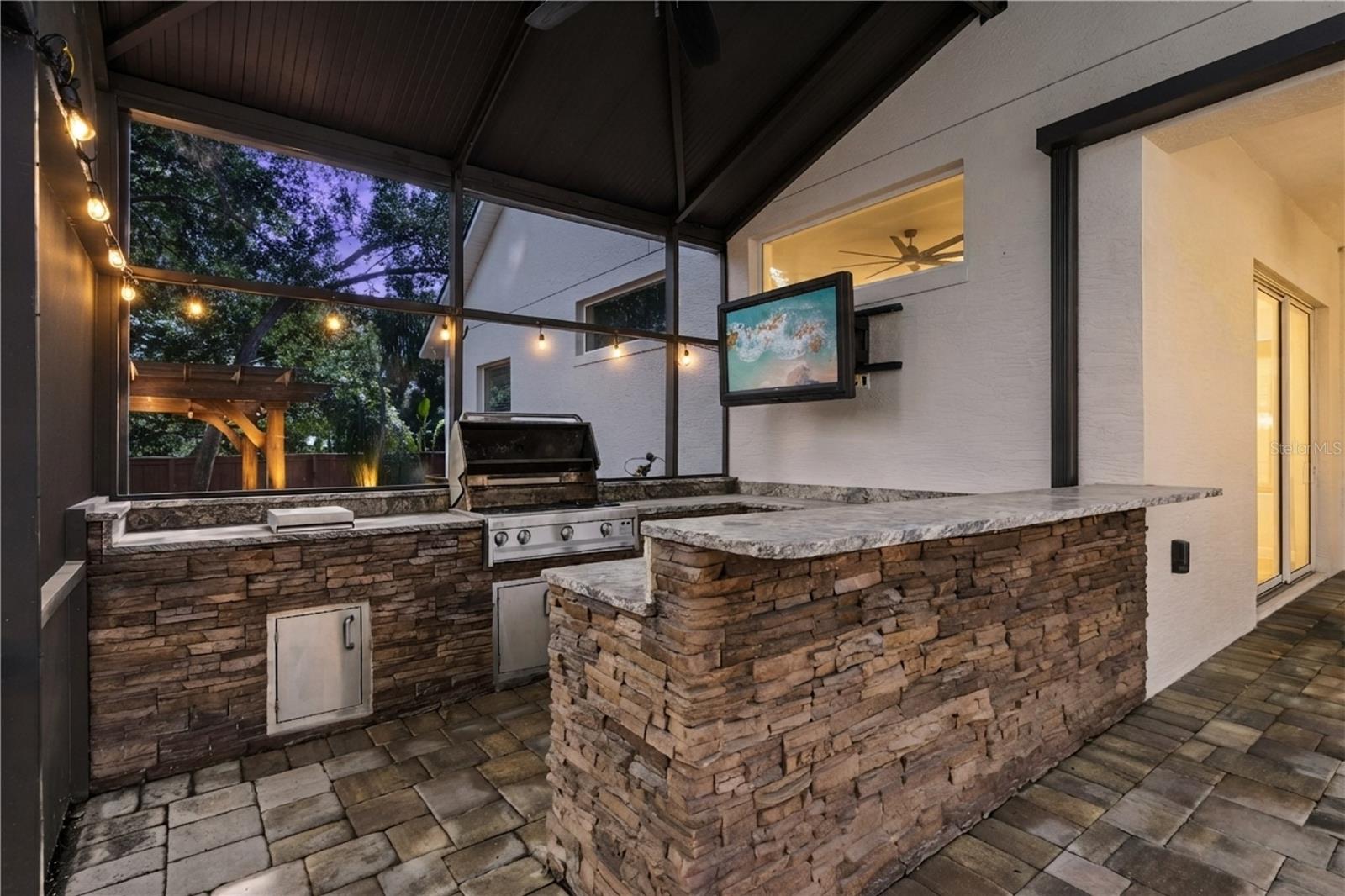 435 W VENTRIS AVE — photo 3