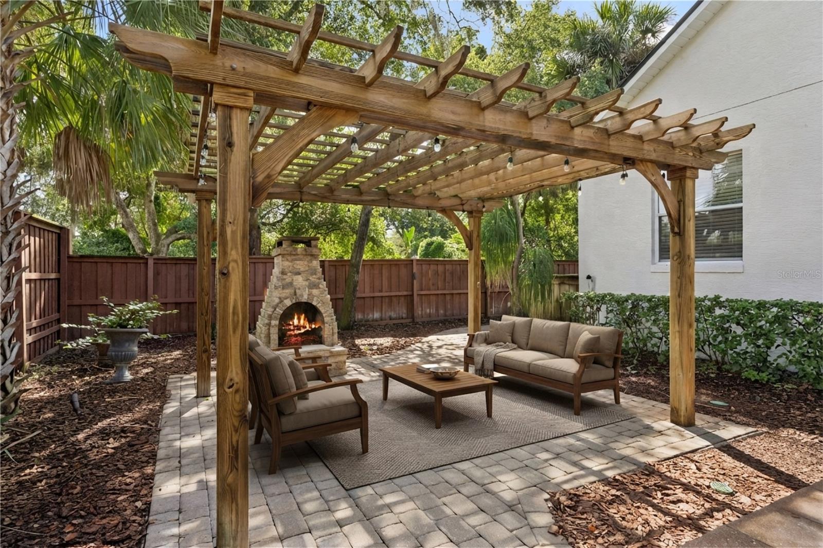 435 W VENTRIS AVE — photo 4