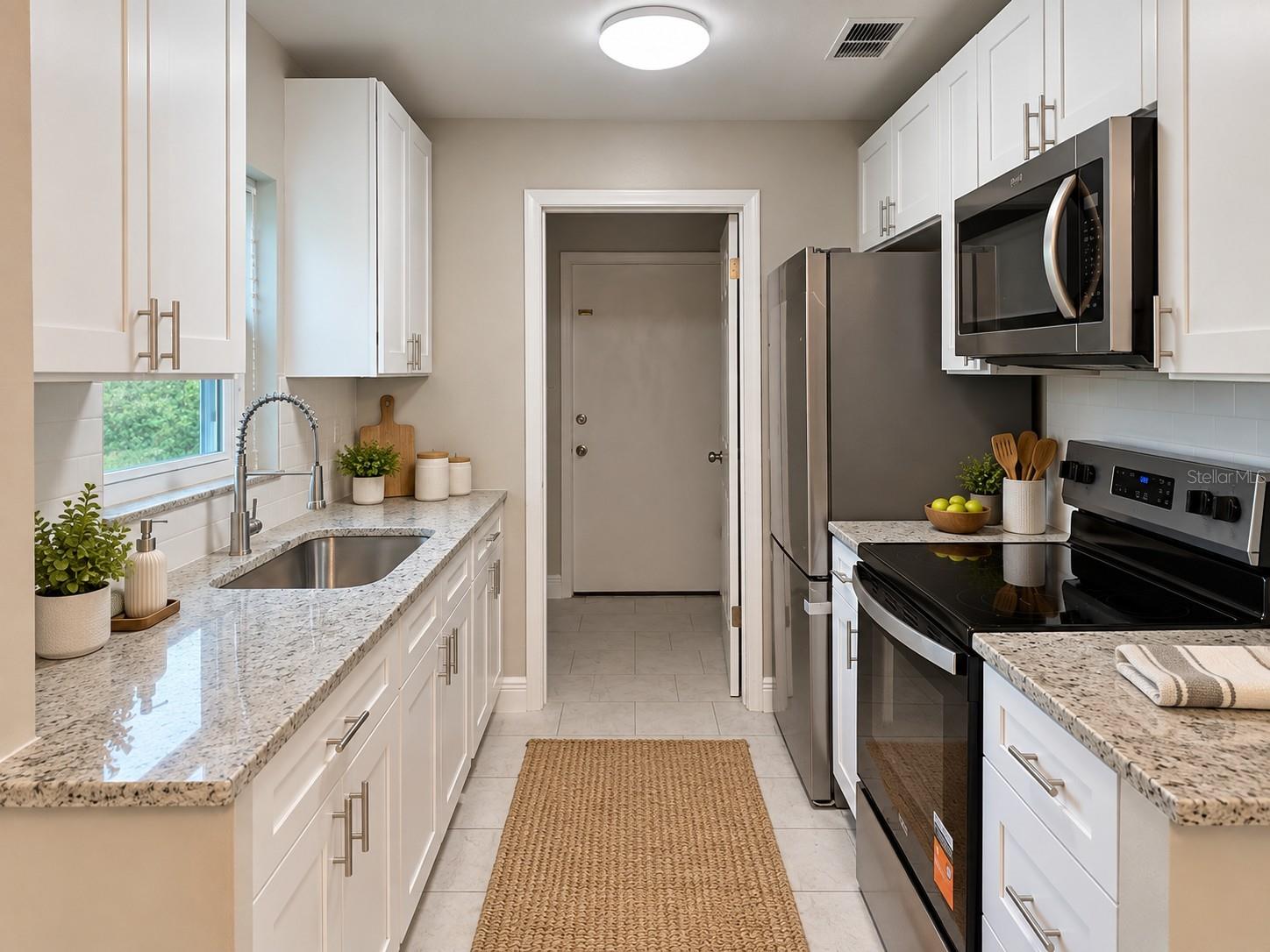 2526 LAWLER LN — photo 3