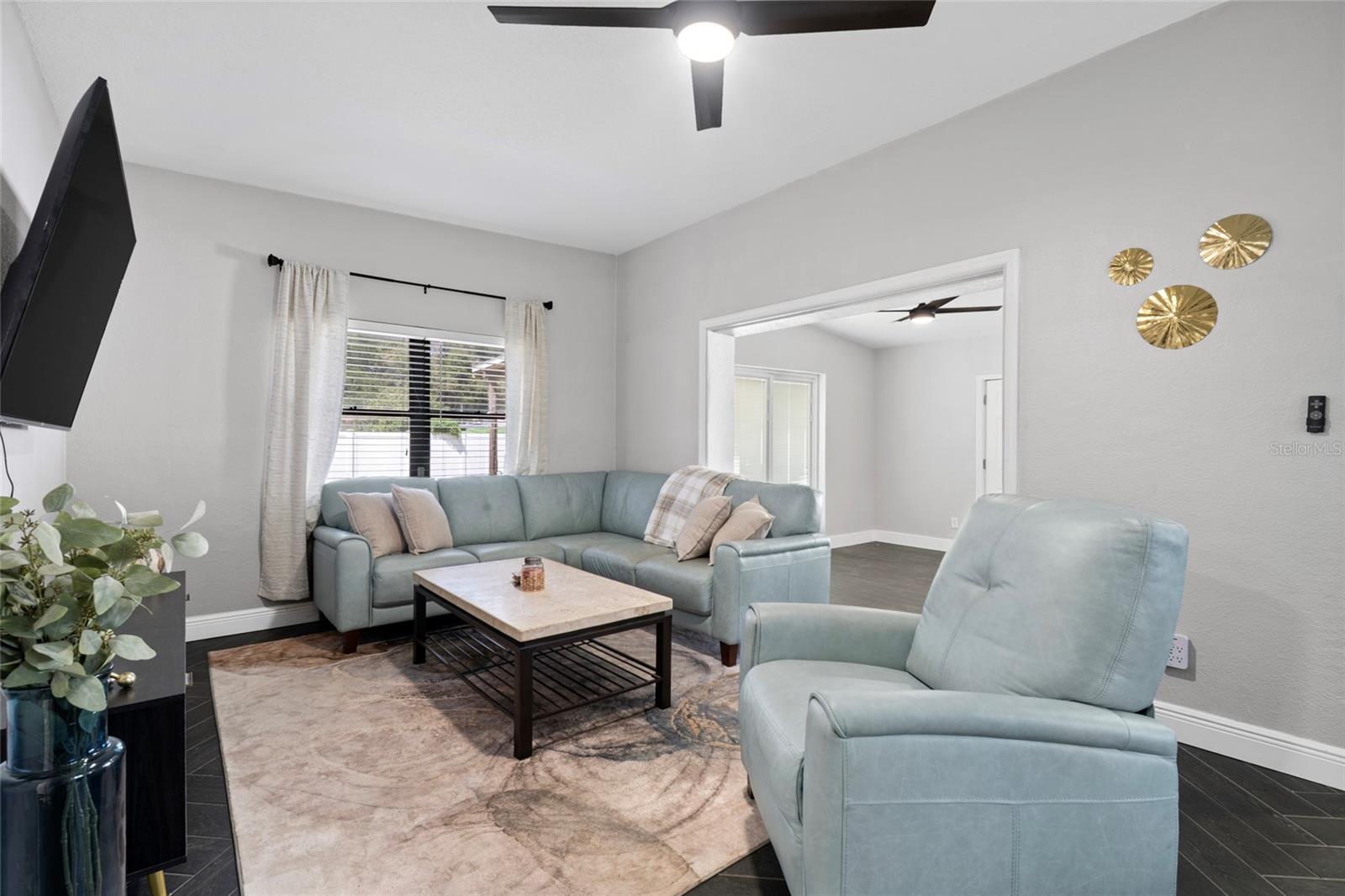 18 N ALDER DR — photo 3