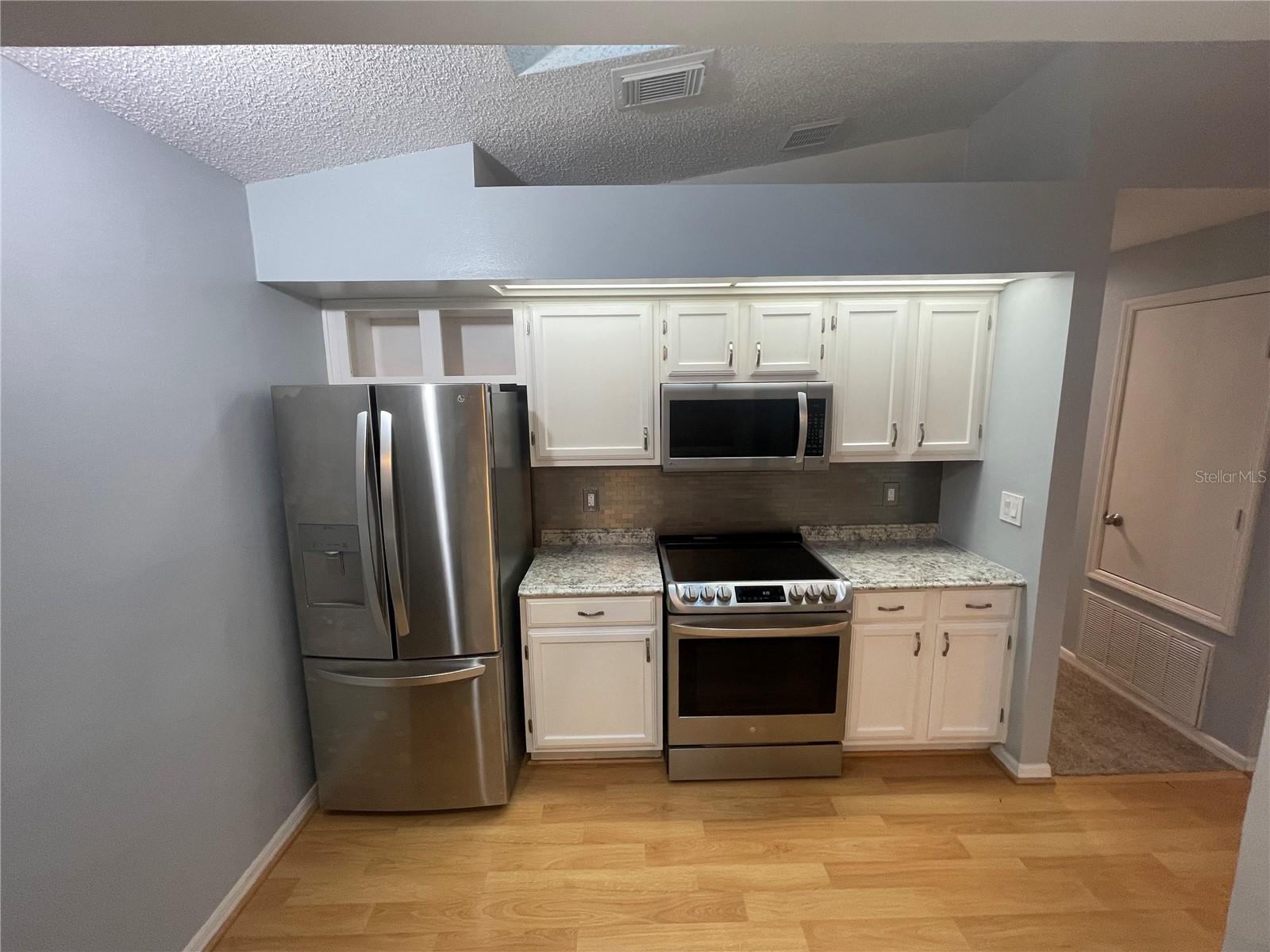 110 COBBLESTONE WAY — photo 4
