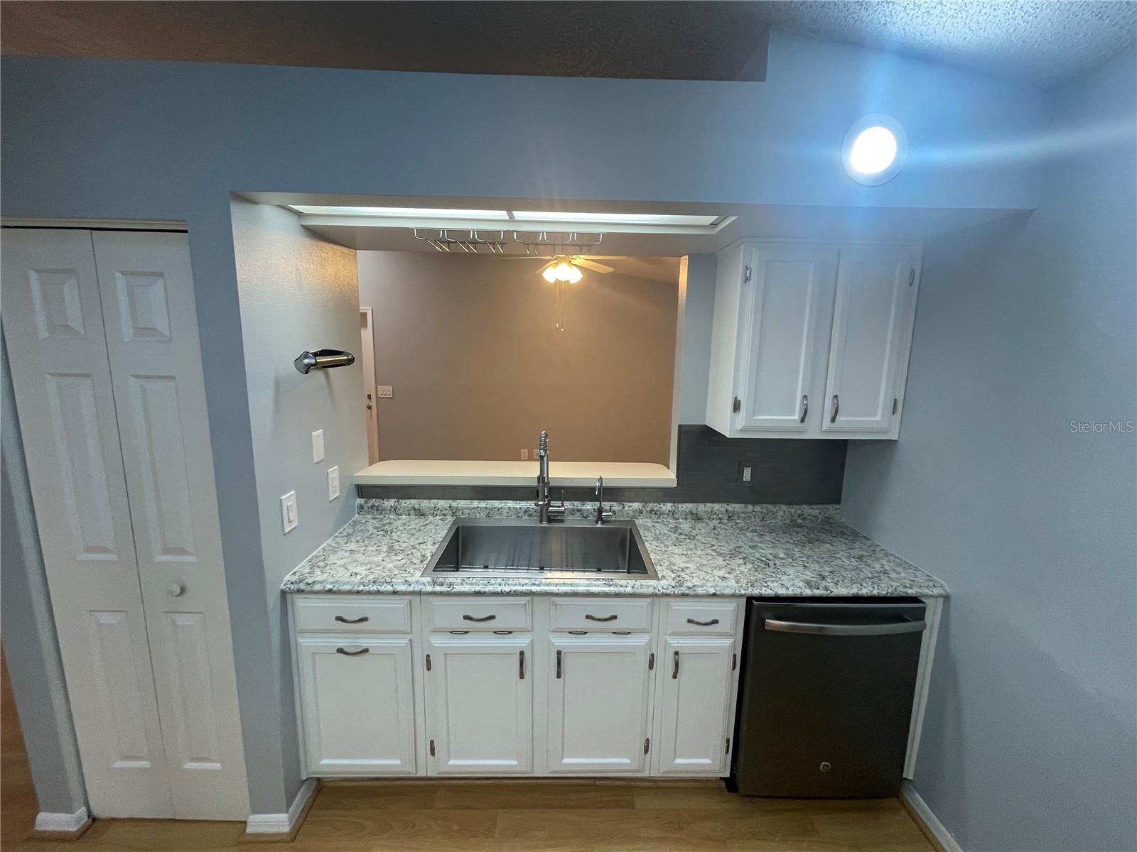 110 COBBLESTONE WAY — photo 5