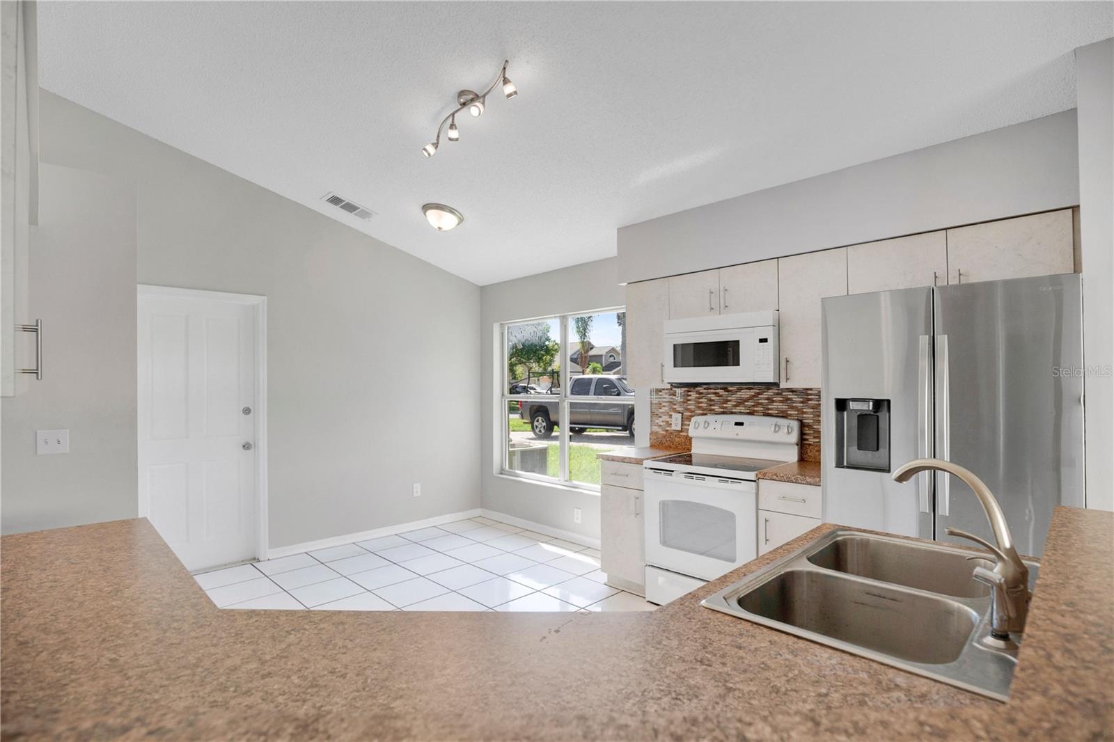 233 S ABERDEEN CIR — photo 10