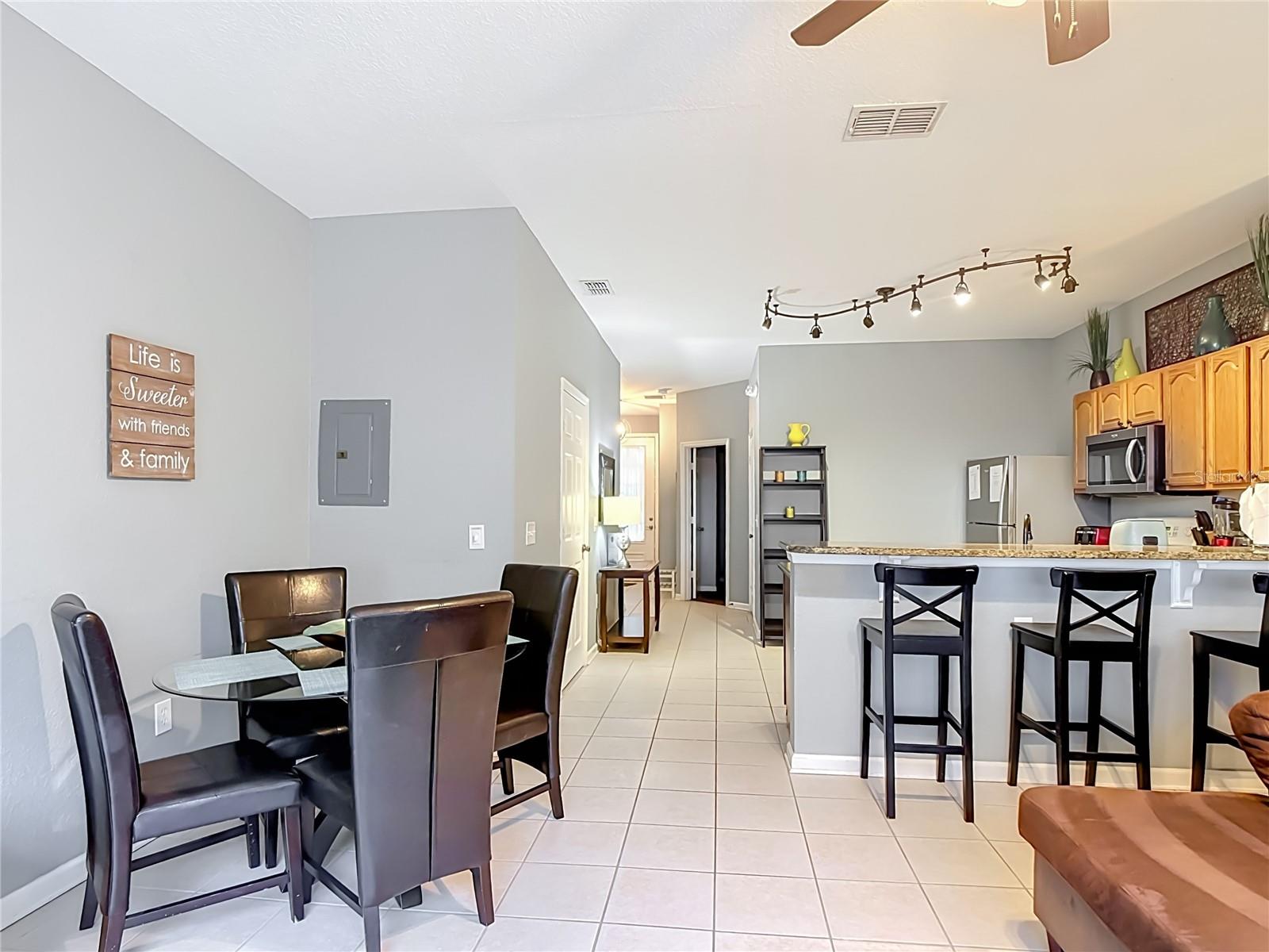 2592 MANESHAW LN — photo 9