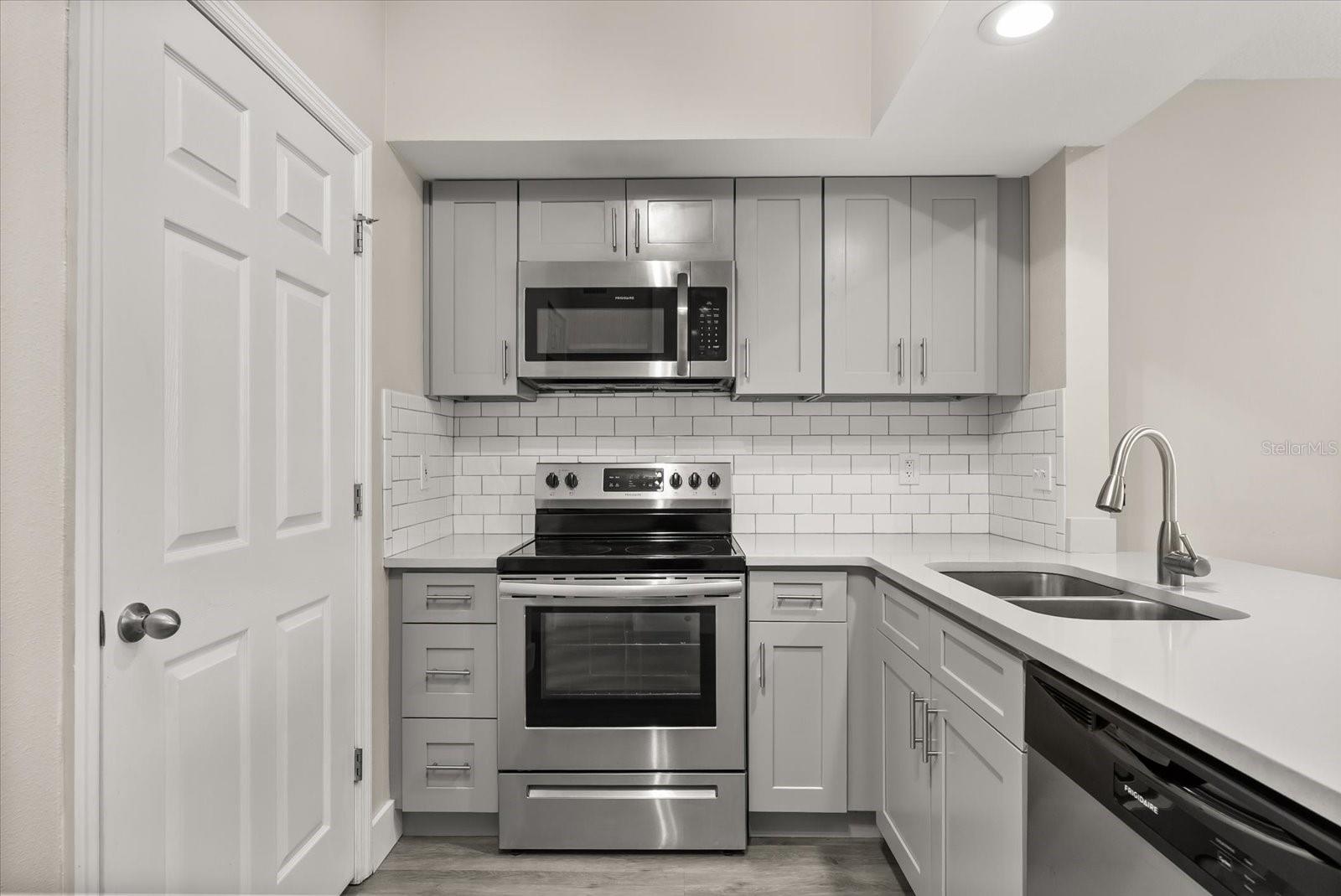 322 E CENTRAL BLVD #1404 — photo 7