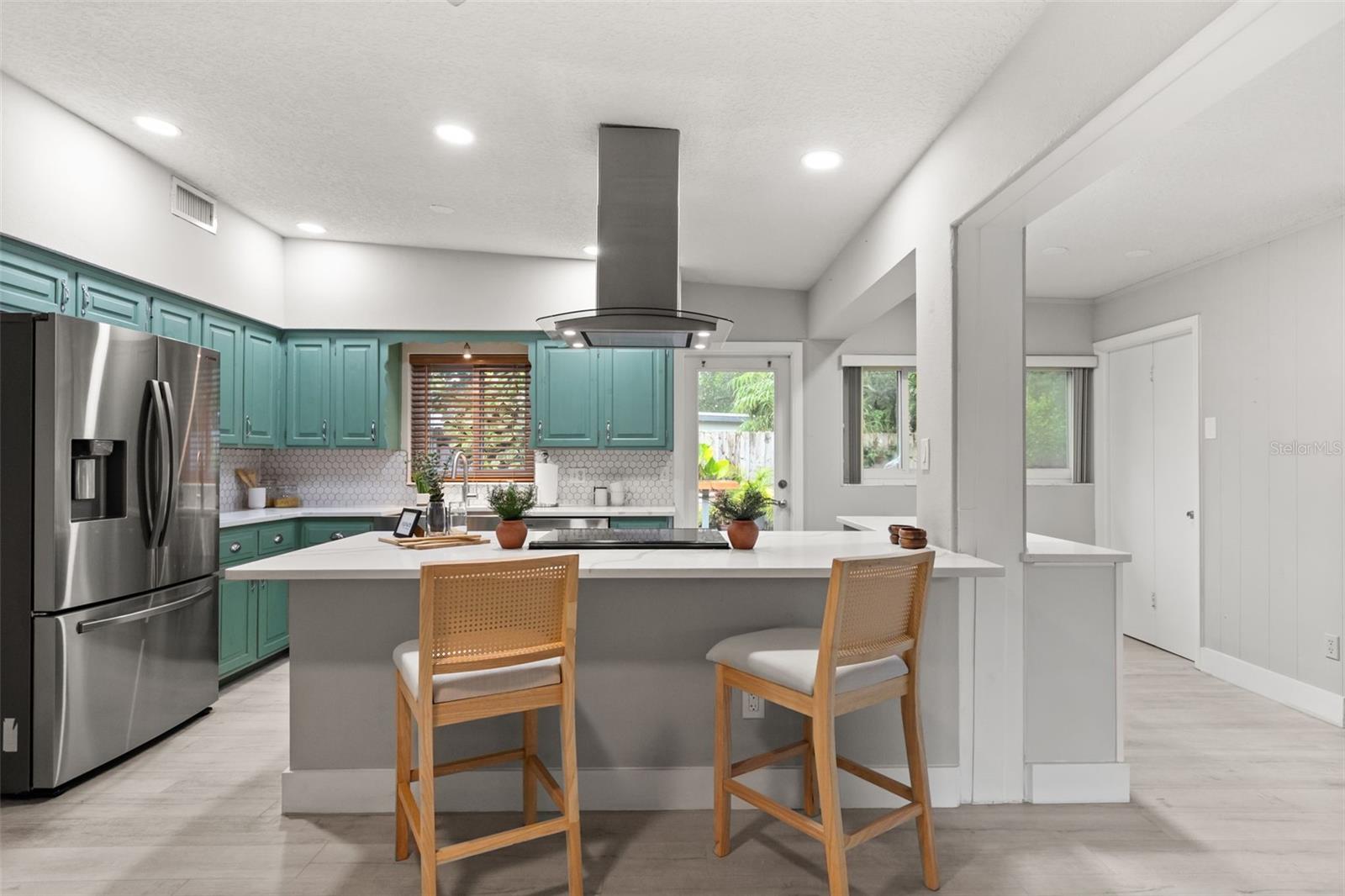 2215 WOODCREST DR — photo 11