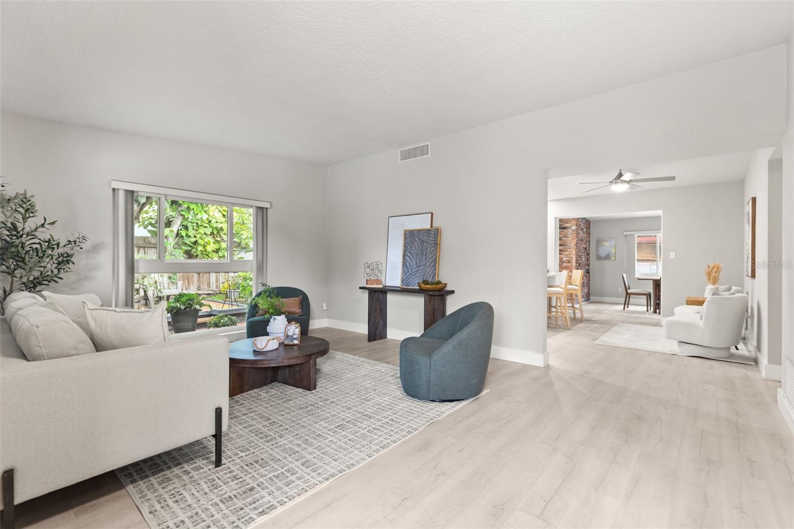 2215 WOODCREST DR — photo 4
