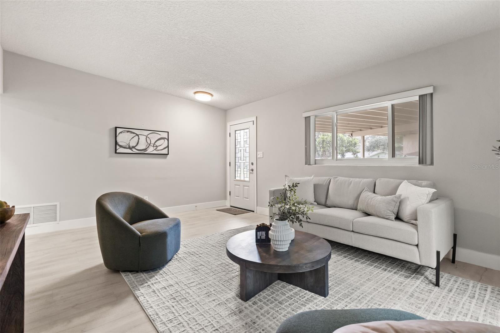 2215 WOODCREST DR — photo 6