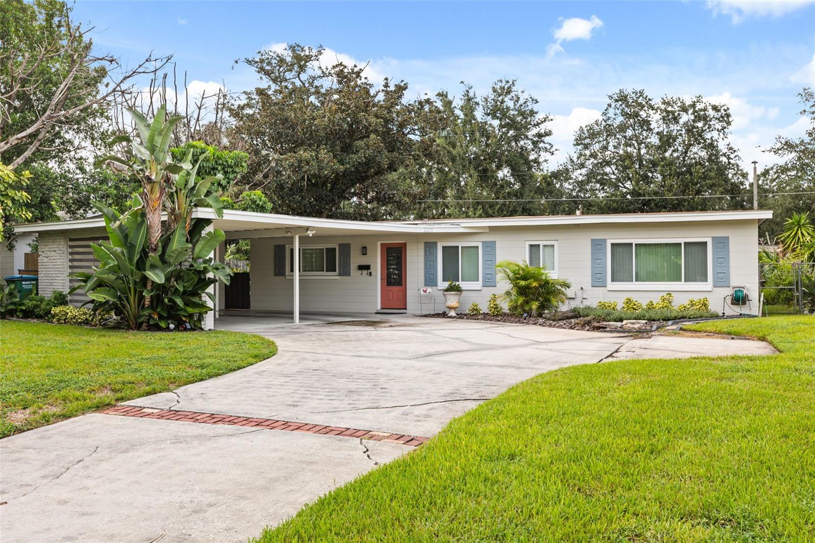 2215 WOODCREST DR