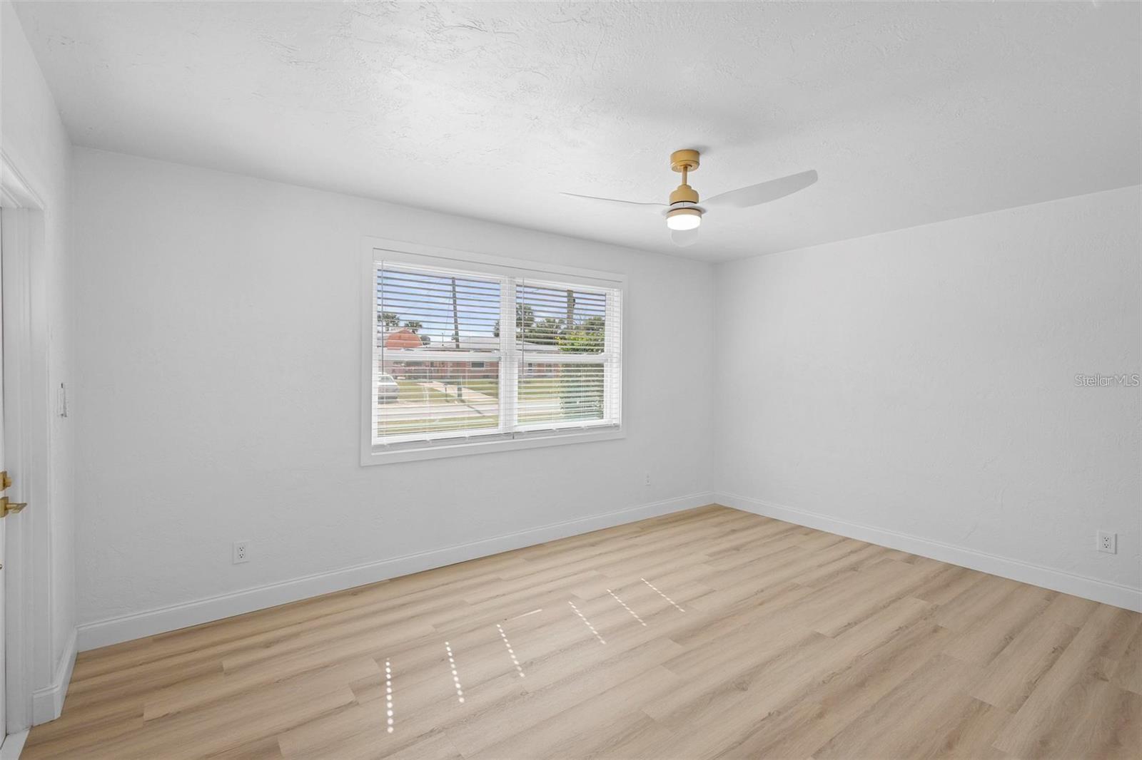 263 WILLIAMS AVE — photo 8