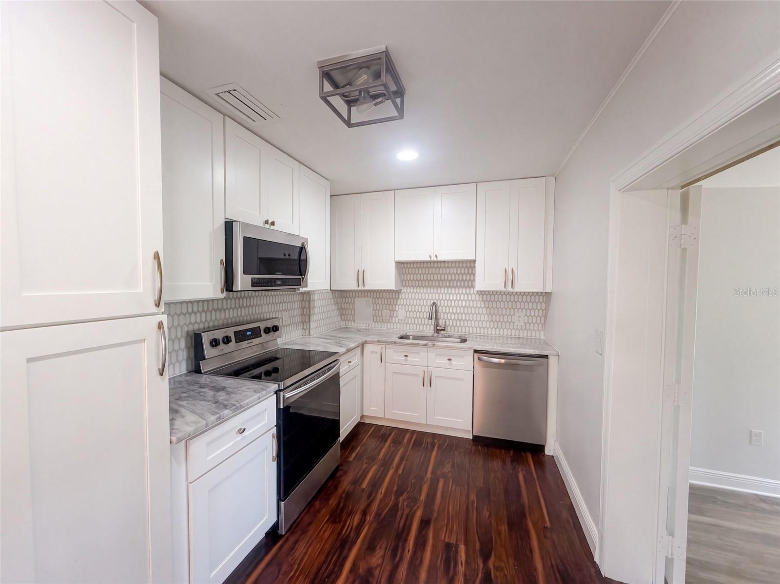 10806 W ELBOW DR — photo 2