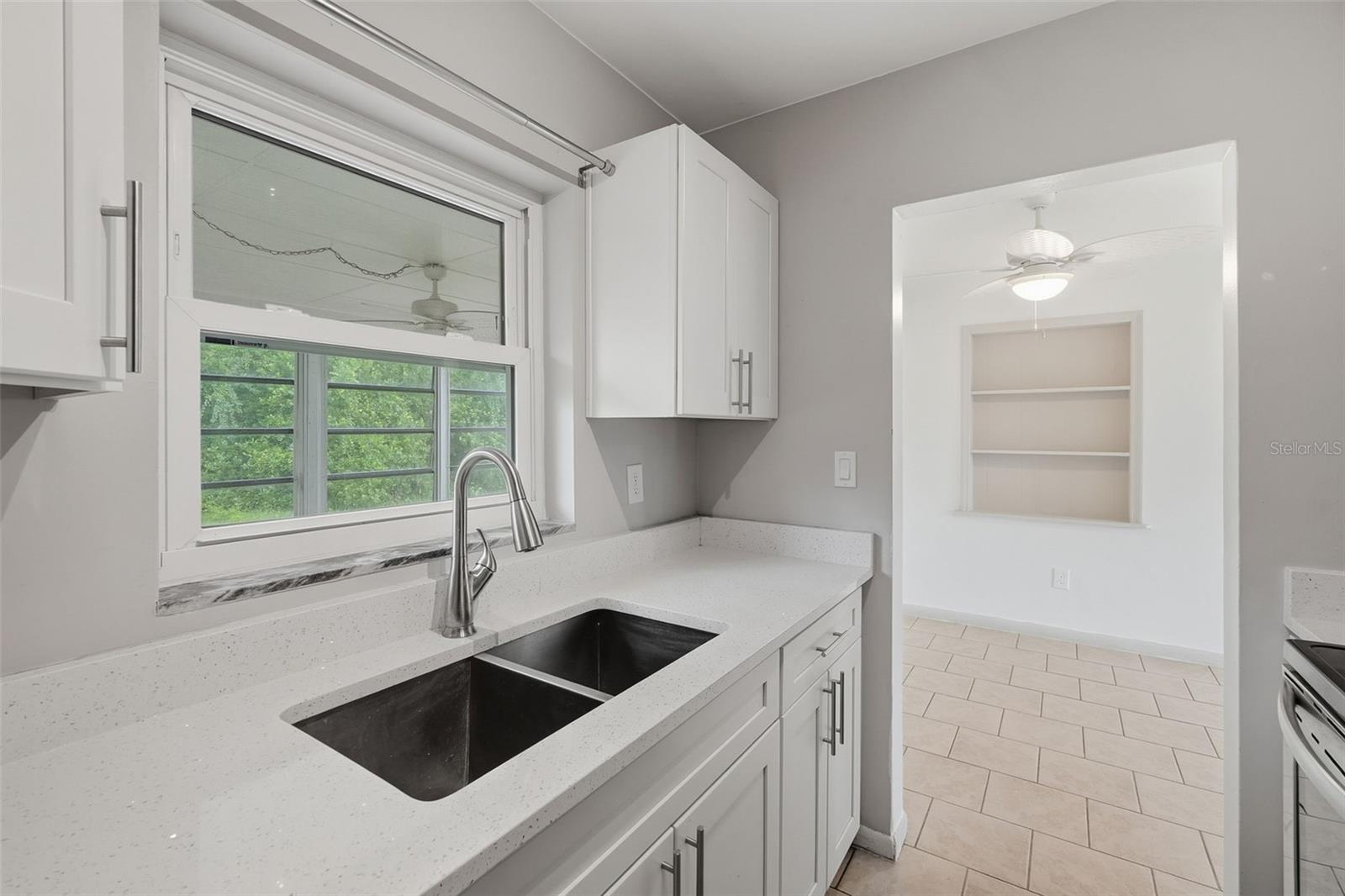 1408 W WELLINGTON DR — photo 11
