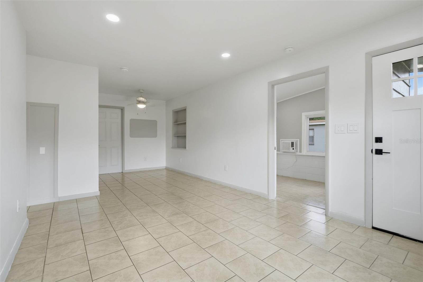 1408 W WELLINGTON DR — photo 6