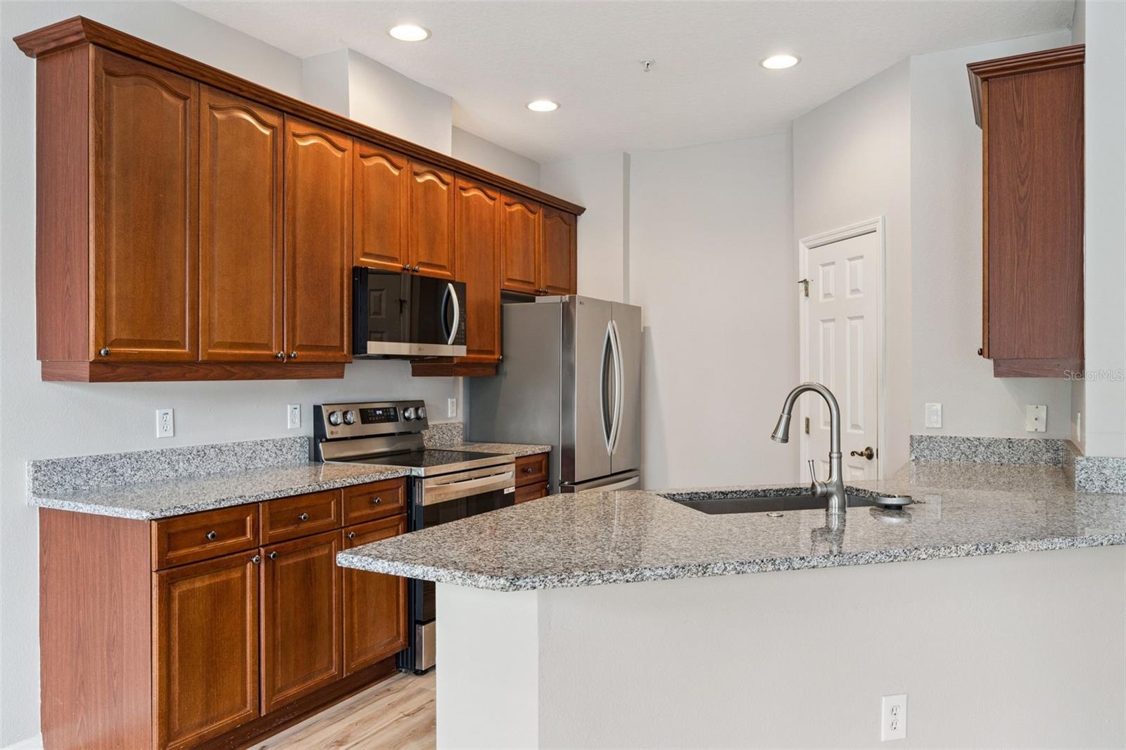512 PINEBRANCH CIR — photo 6