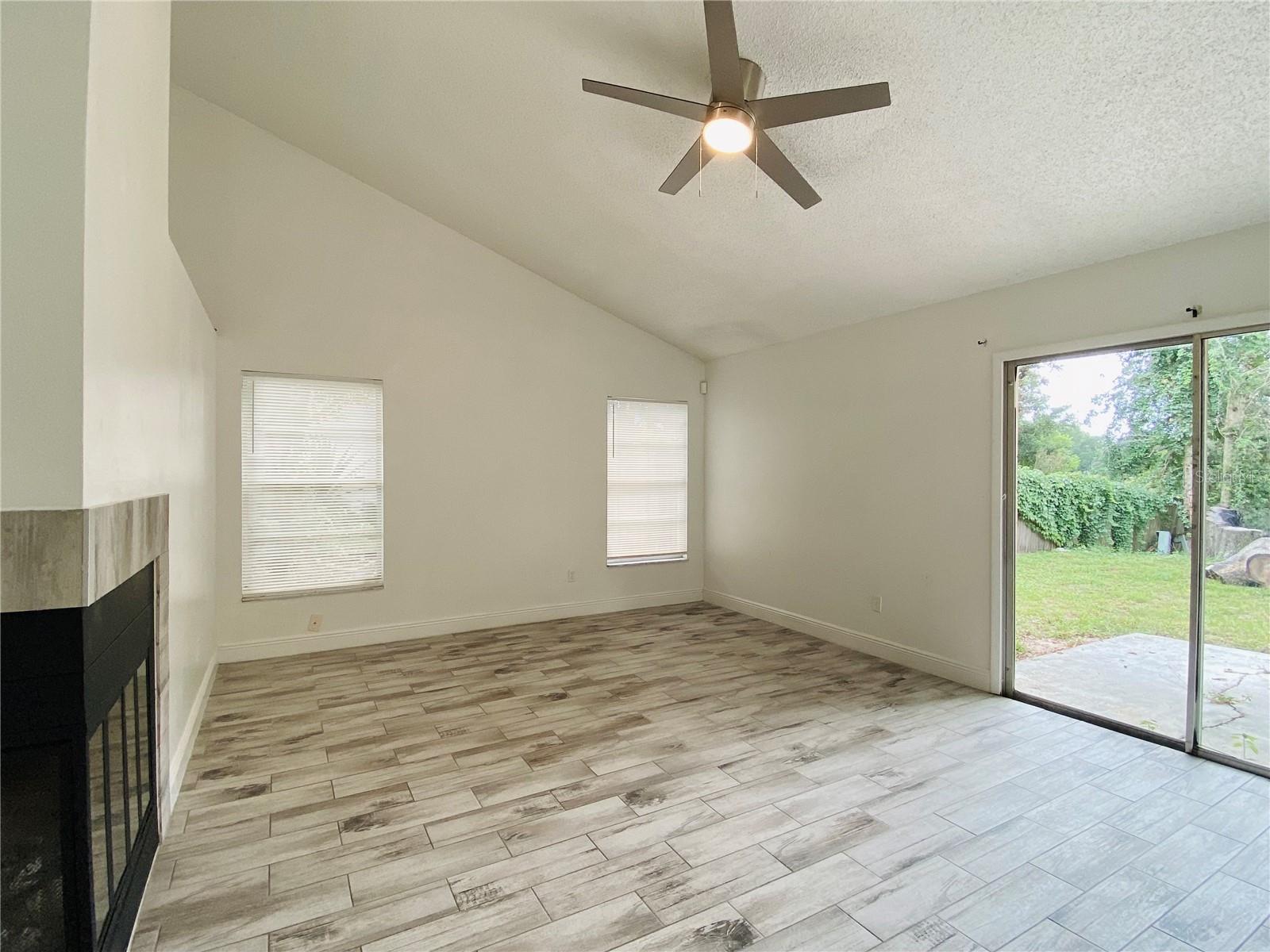 6400 LAKE HORSESHOE DR — photo 11