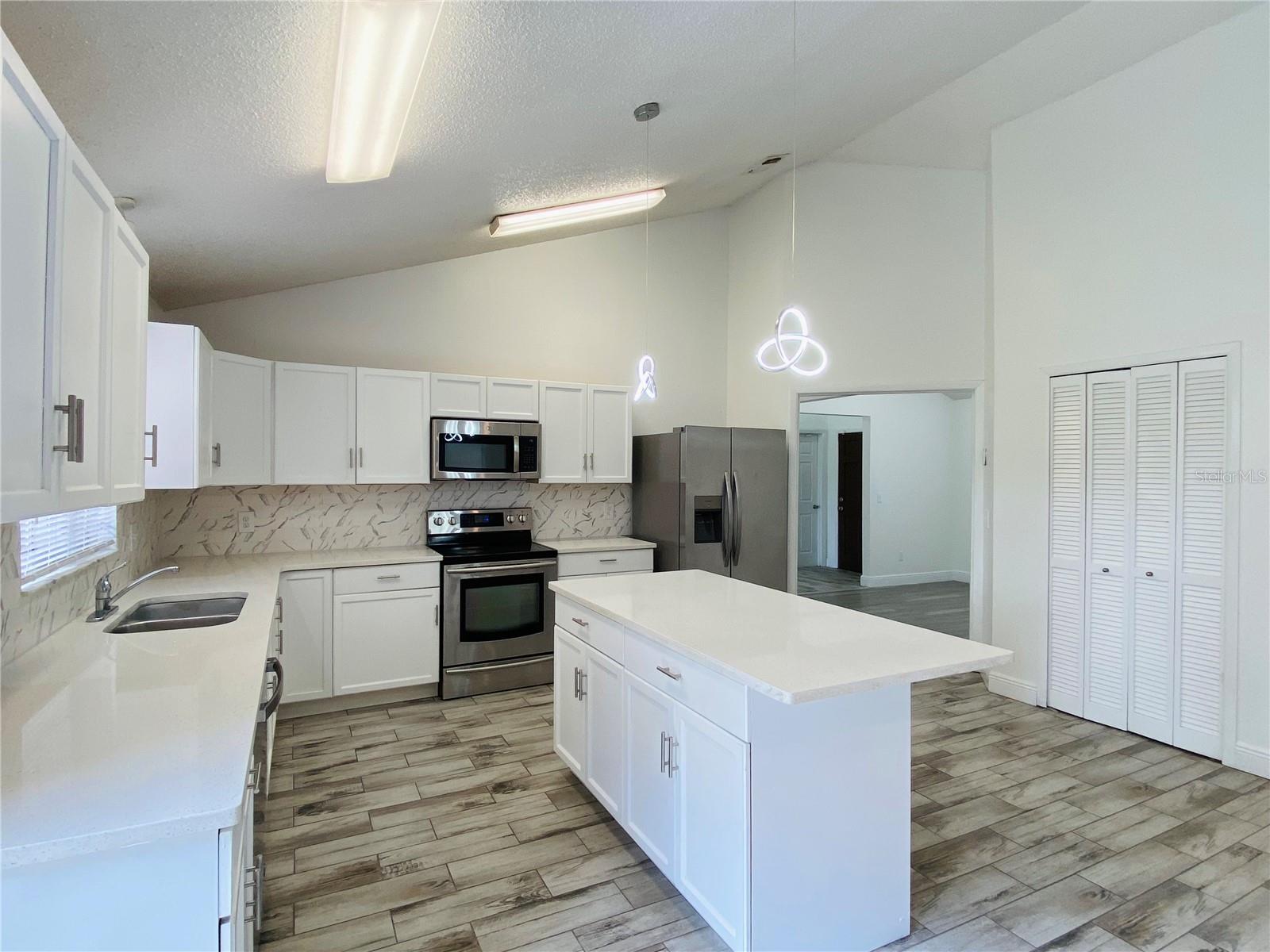 6400 LAKE HORSESHOE DR — photo 12
