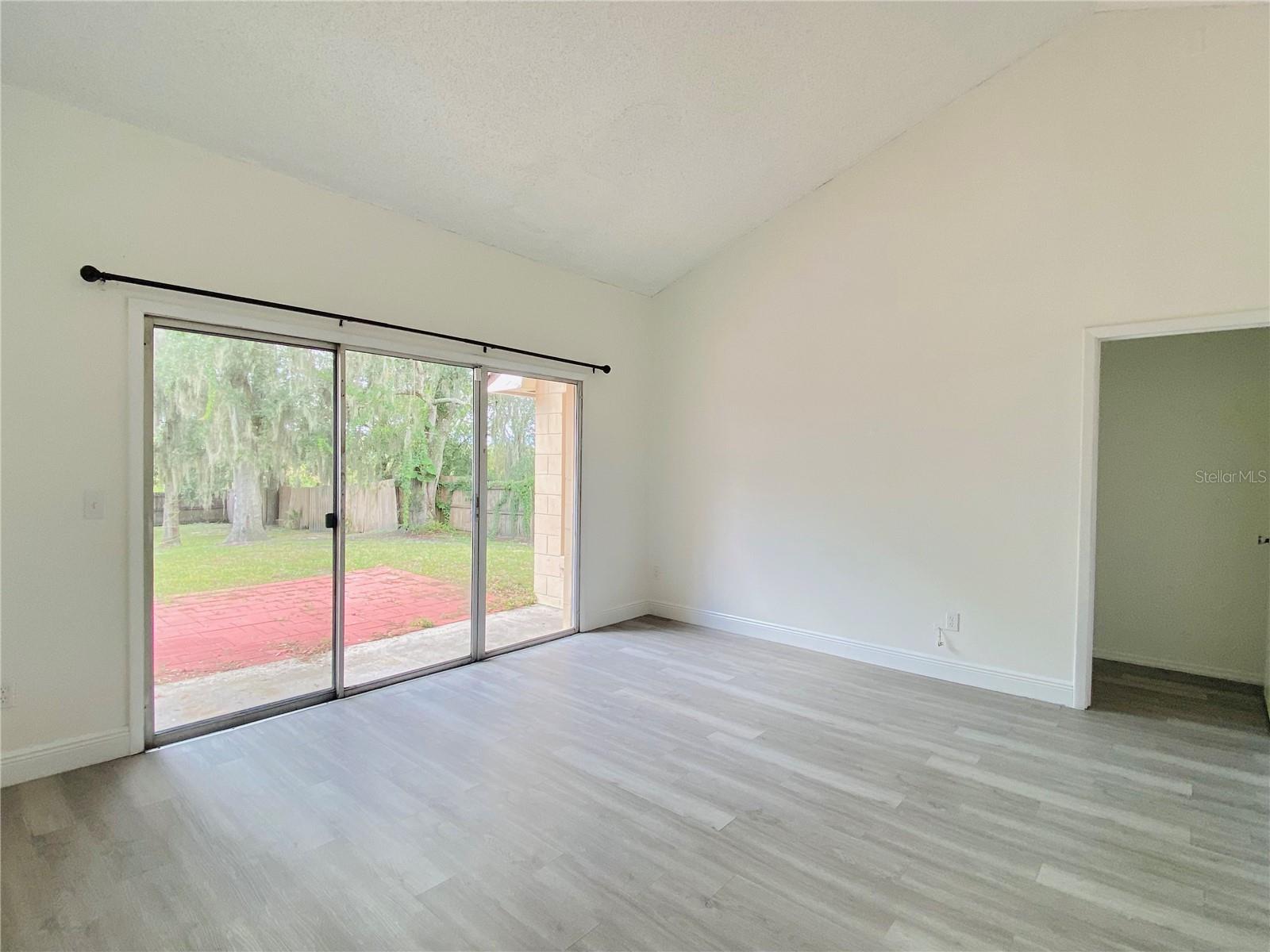 6400 LAKE HORSESHOE DR — photo 5