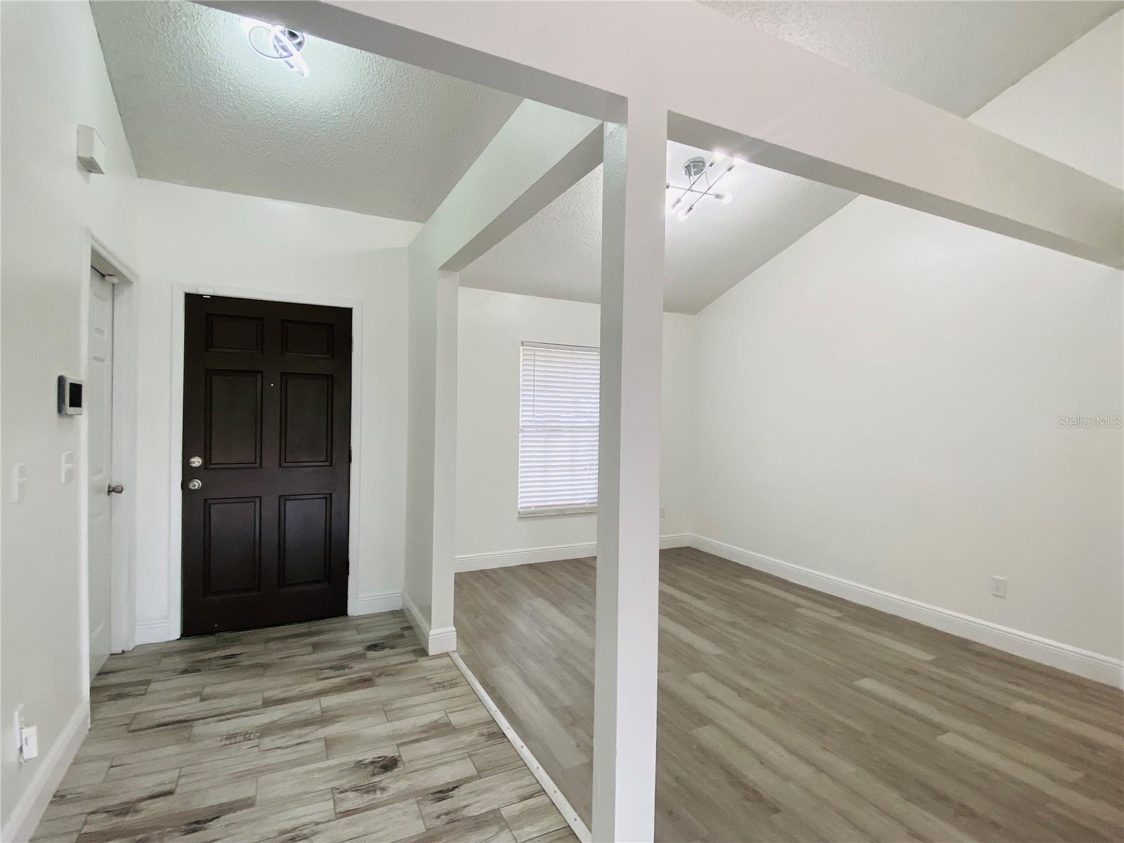 6400 LAKE HORSESHOE DR — photo 7