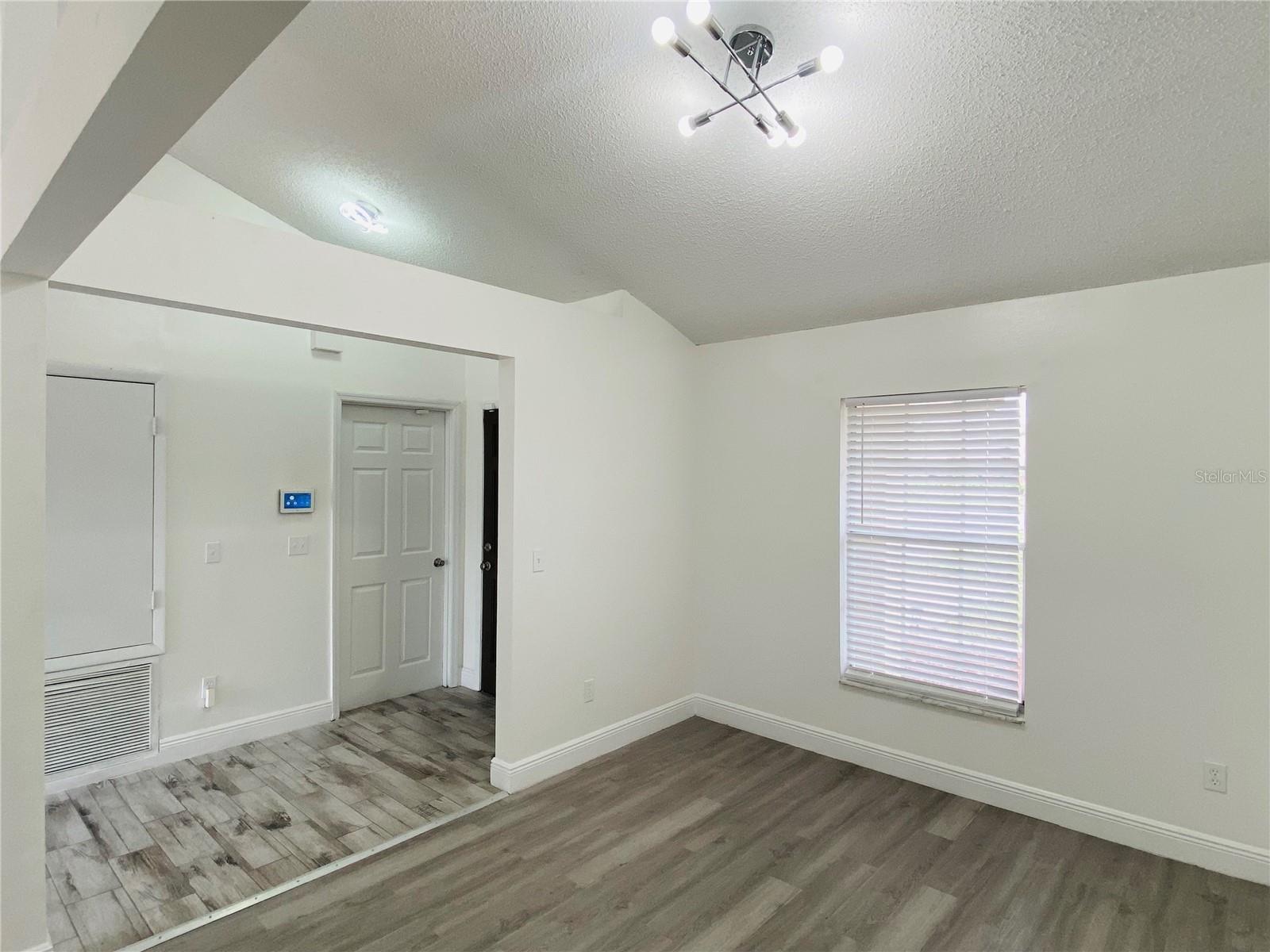6400 LAKE HORSESHOE DR — photo 8