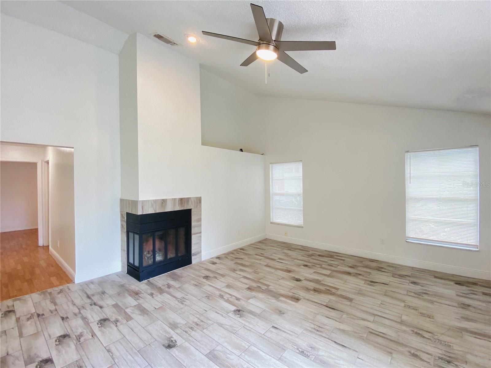 6400 LAKE HORSESHOE DR — photo 9