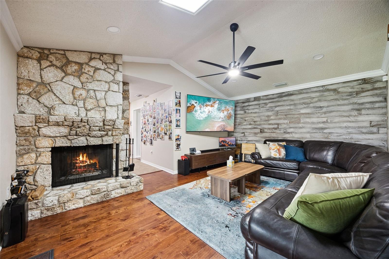 207 HARROGATE PL — photo 11