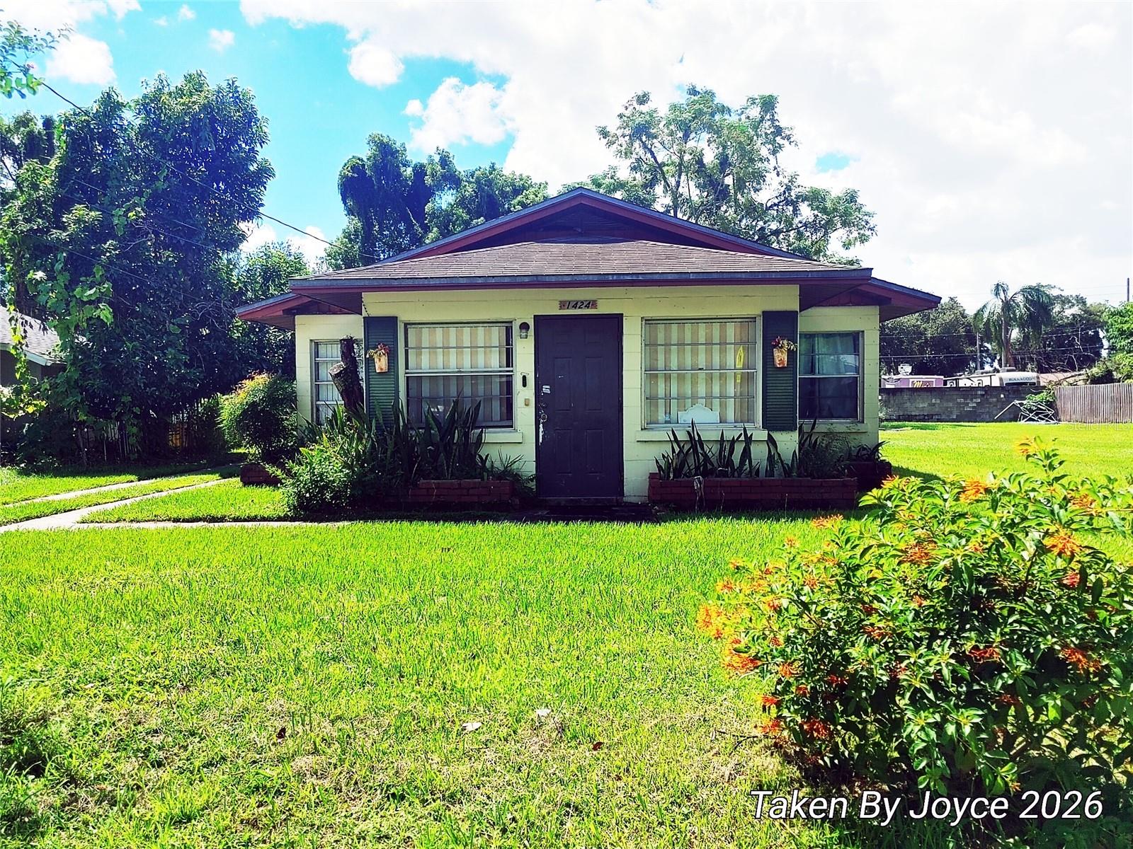 1424 W KALEY AVE