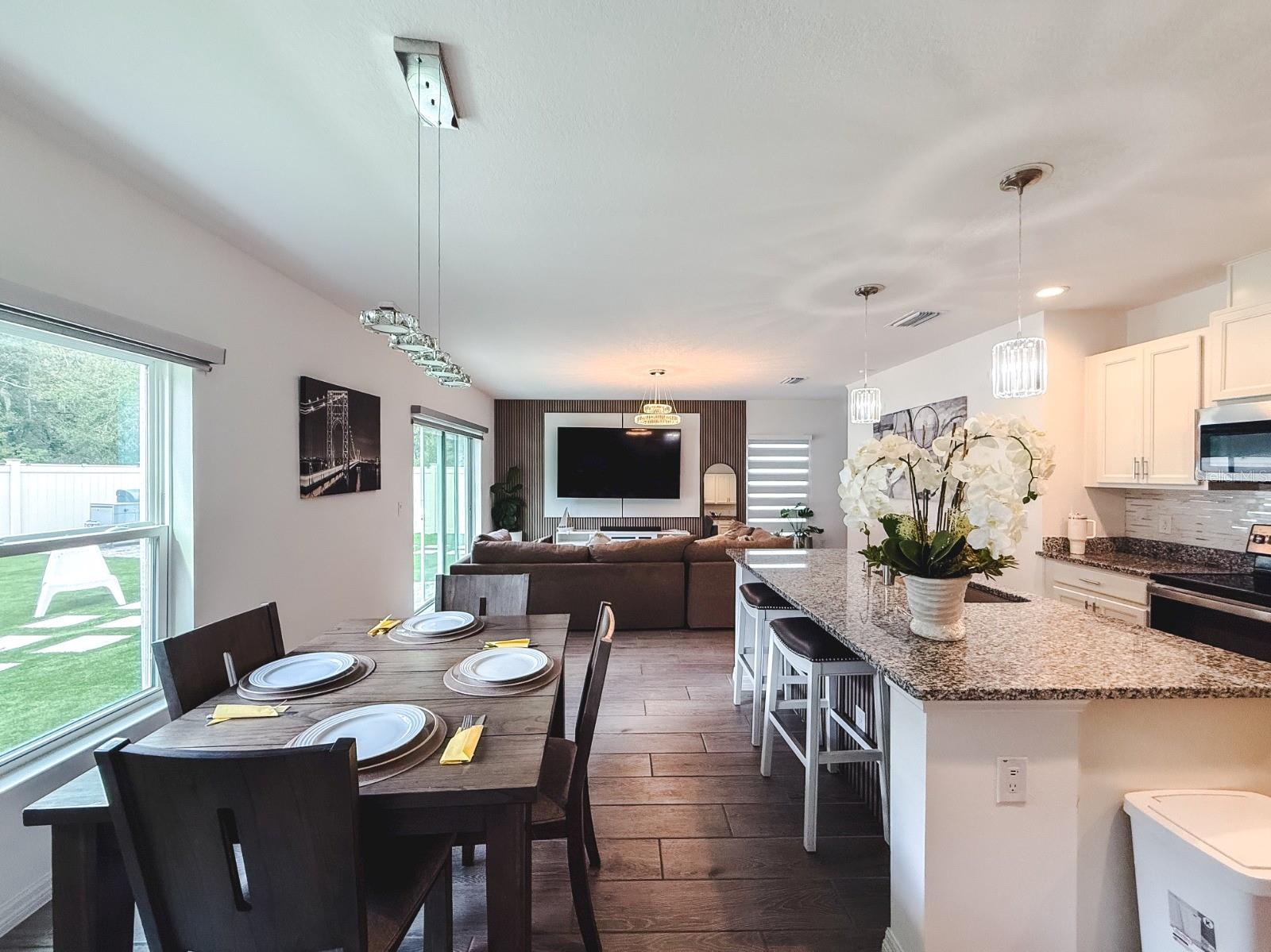 5285 ROYAL POINT AVE — photo 3