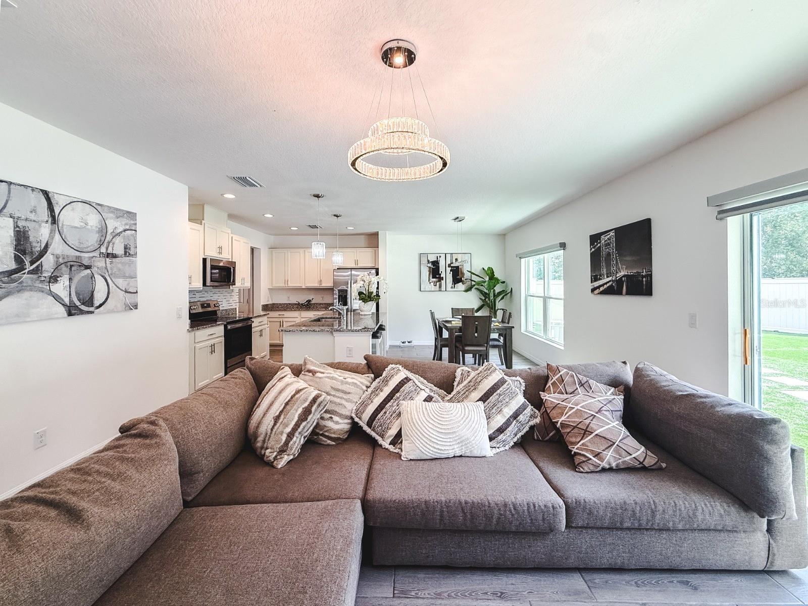 5285 ROYAL POINT AVE — photo 7