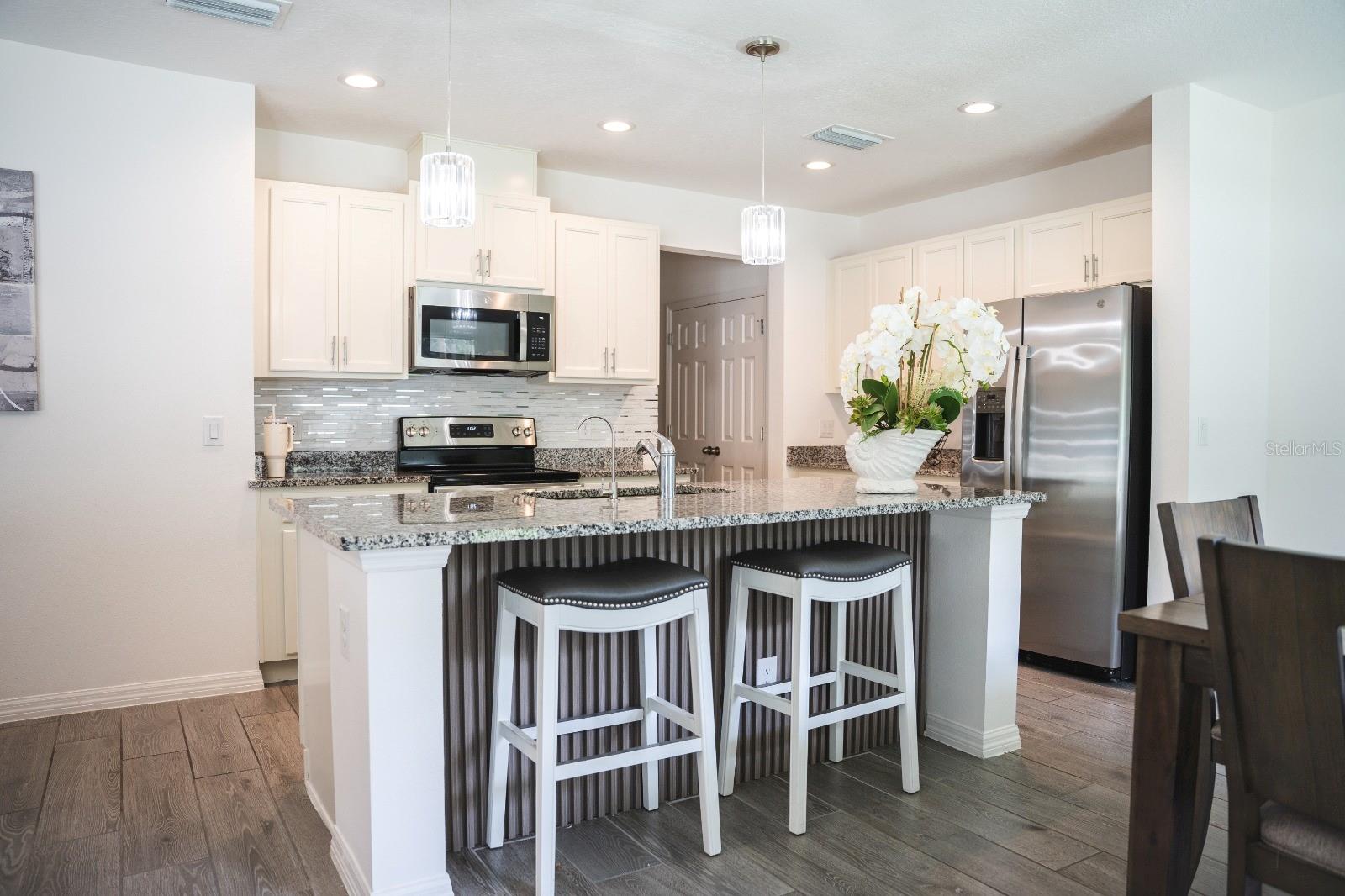 5285 ROYAL POINT AVE — photo 9